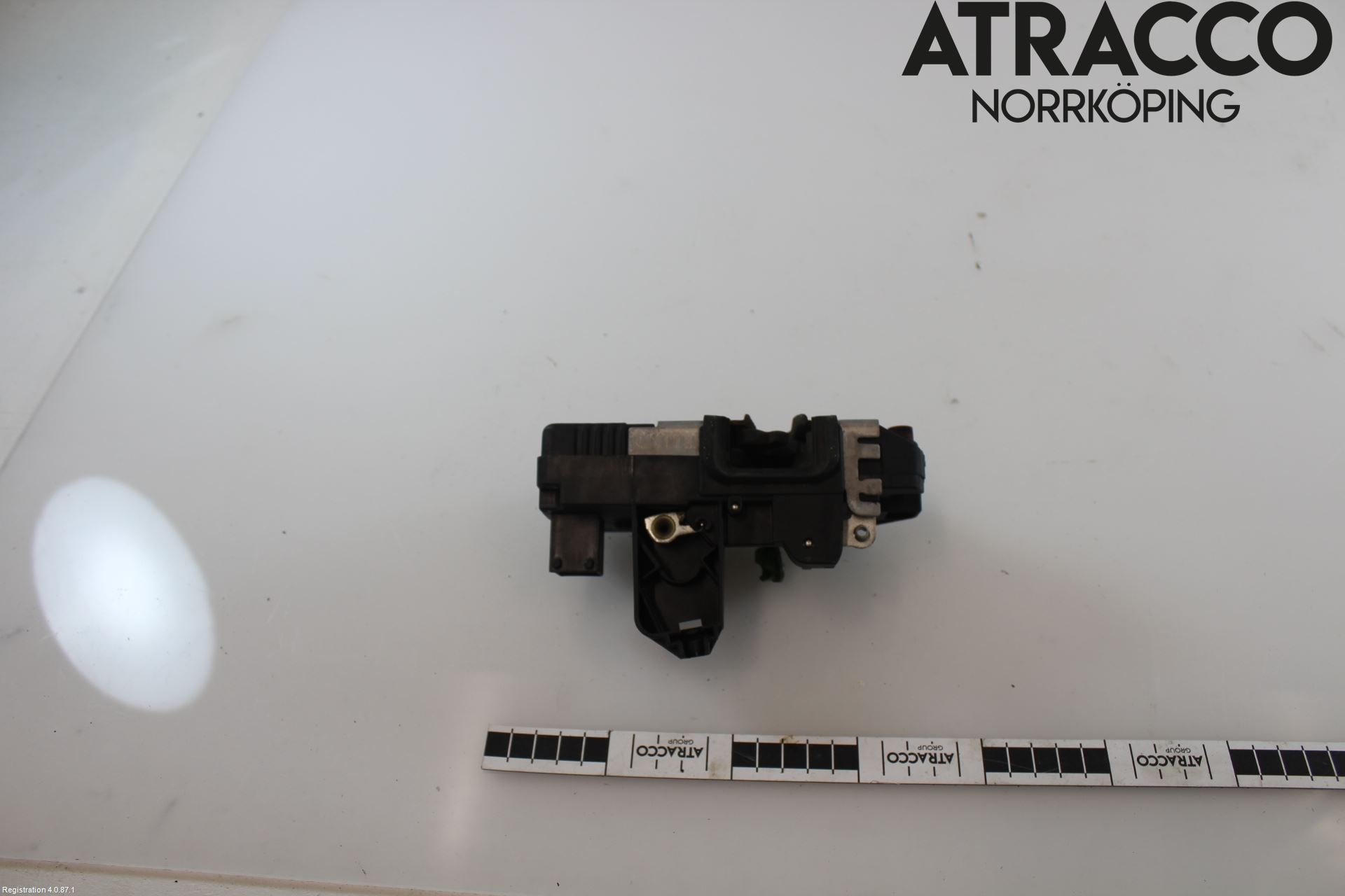 Opel CORSA C    00-06 Låskista-Dörrlås