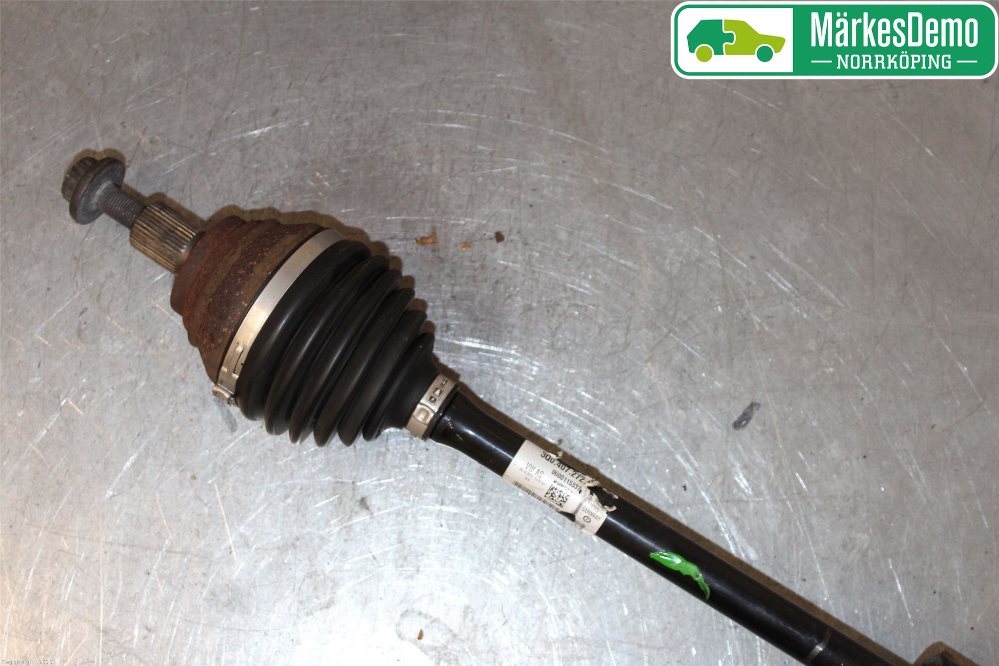 Volkswagen VW TOURAN 16- Drivaxel Fram Höger