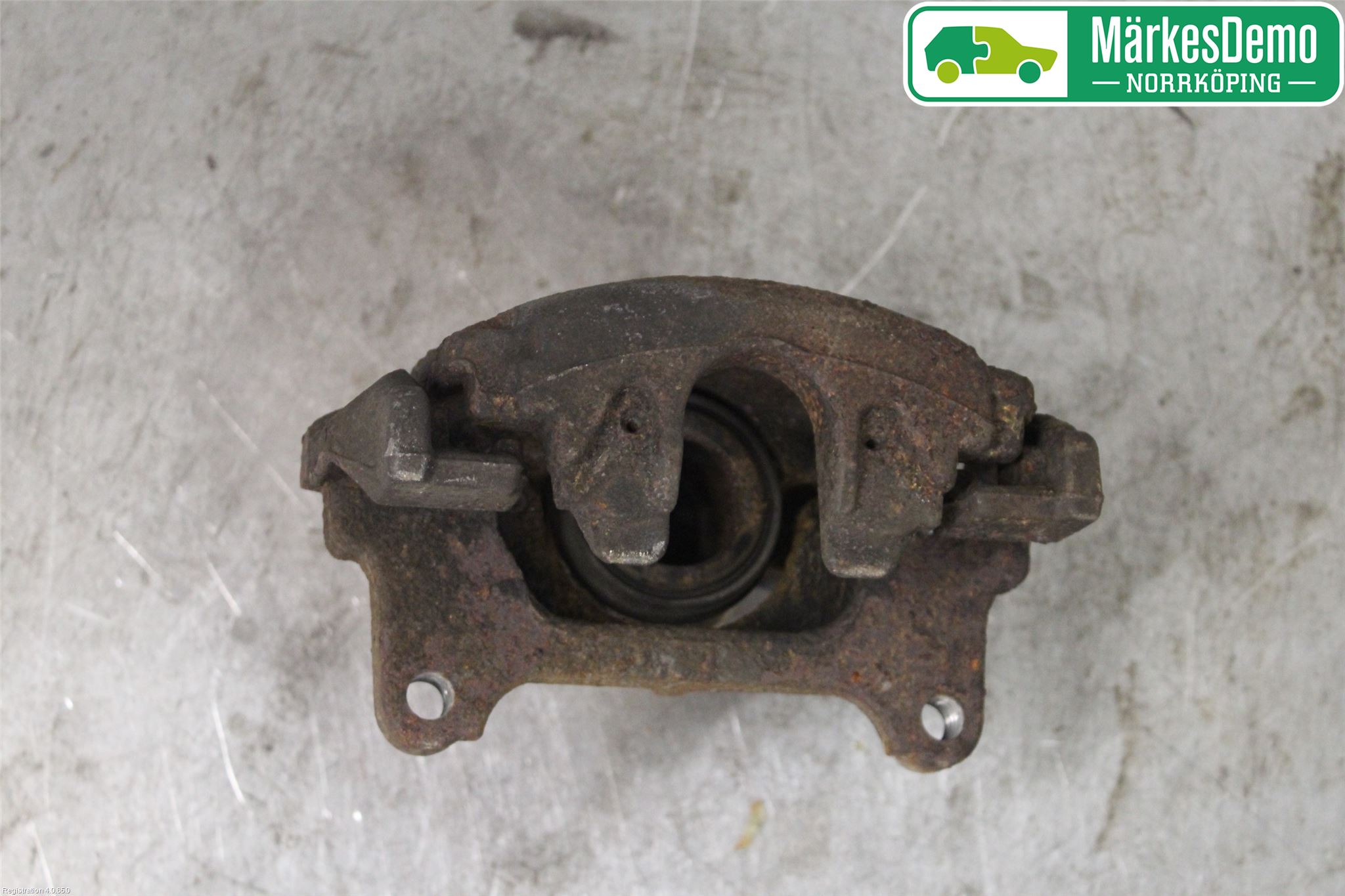 Volkswagen VW PASSAT 11-14 Bromsok Fram Höger
