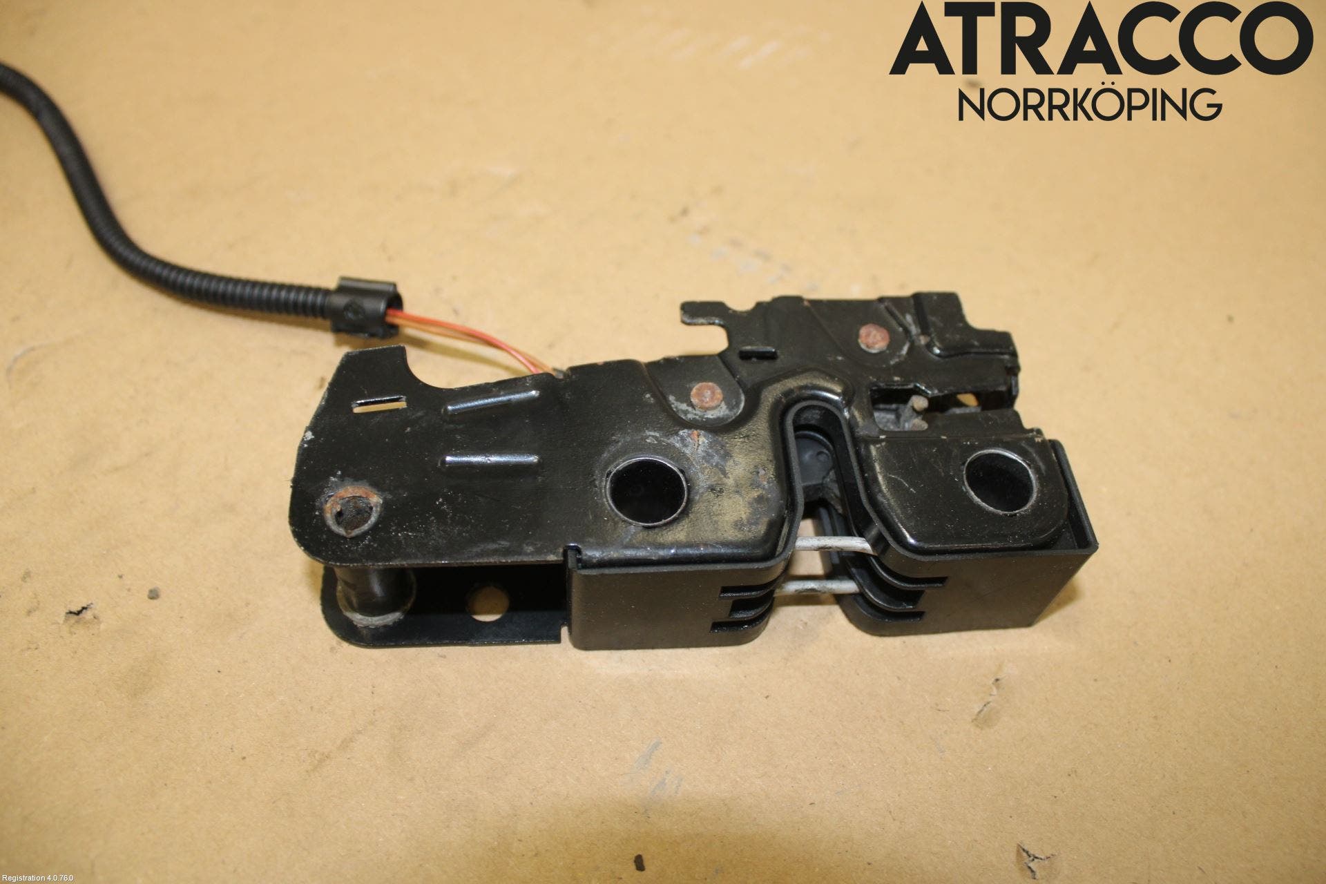 Volkswagen VW GOLF V 04-09 Huvlås