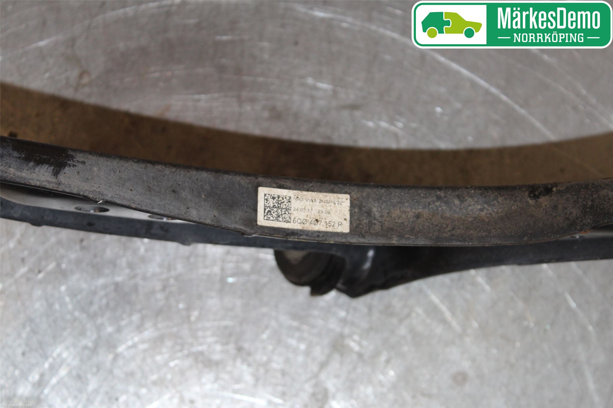 Volkswagen VW GOLF SPORTSVAN 15-20 Bärarm Fram Undre Hö