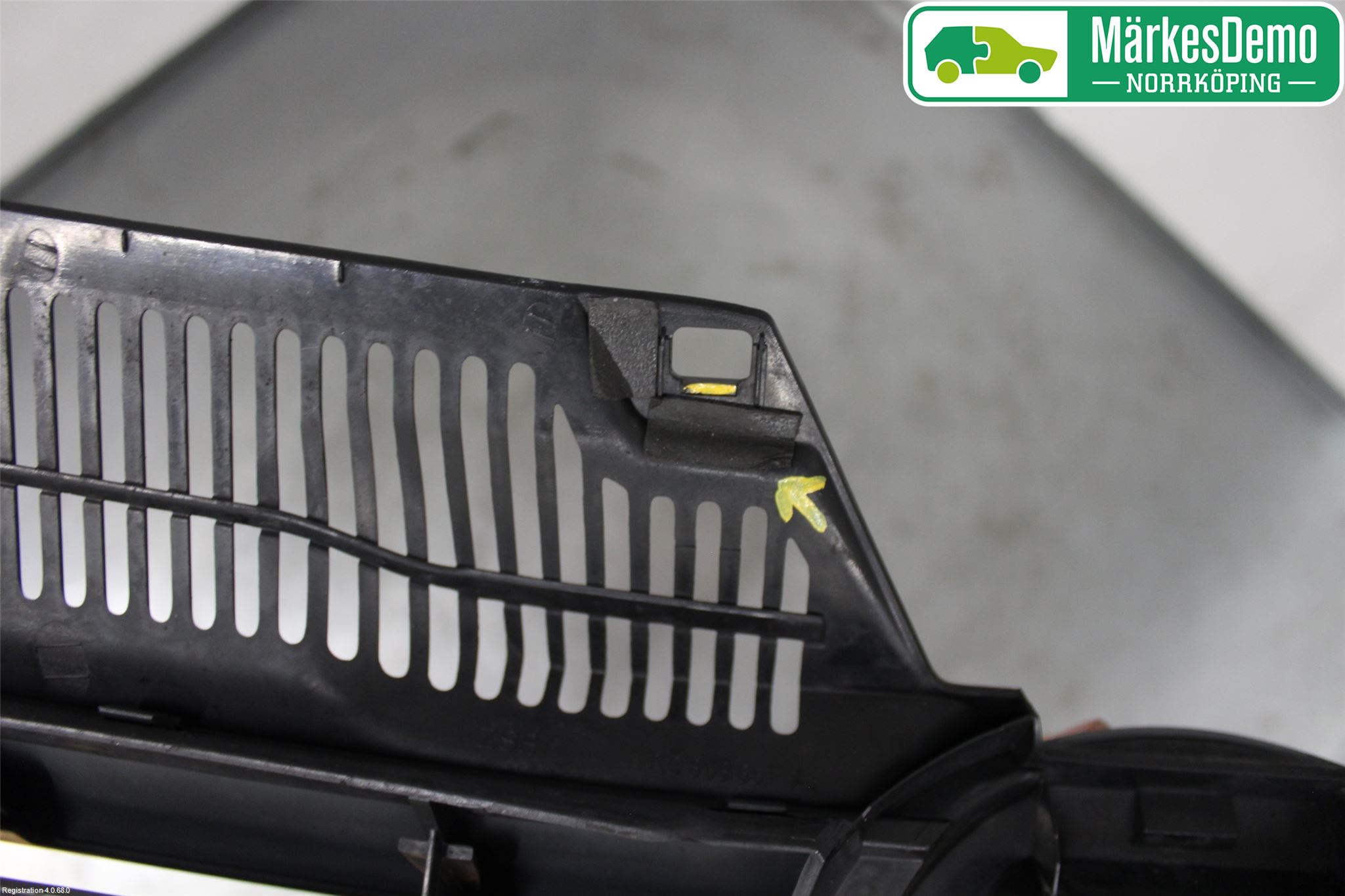 Volkswagen VW GOLF V 04-09 Grill Komp