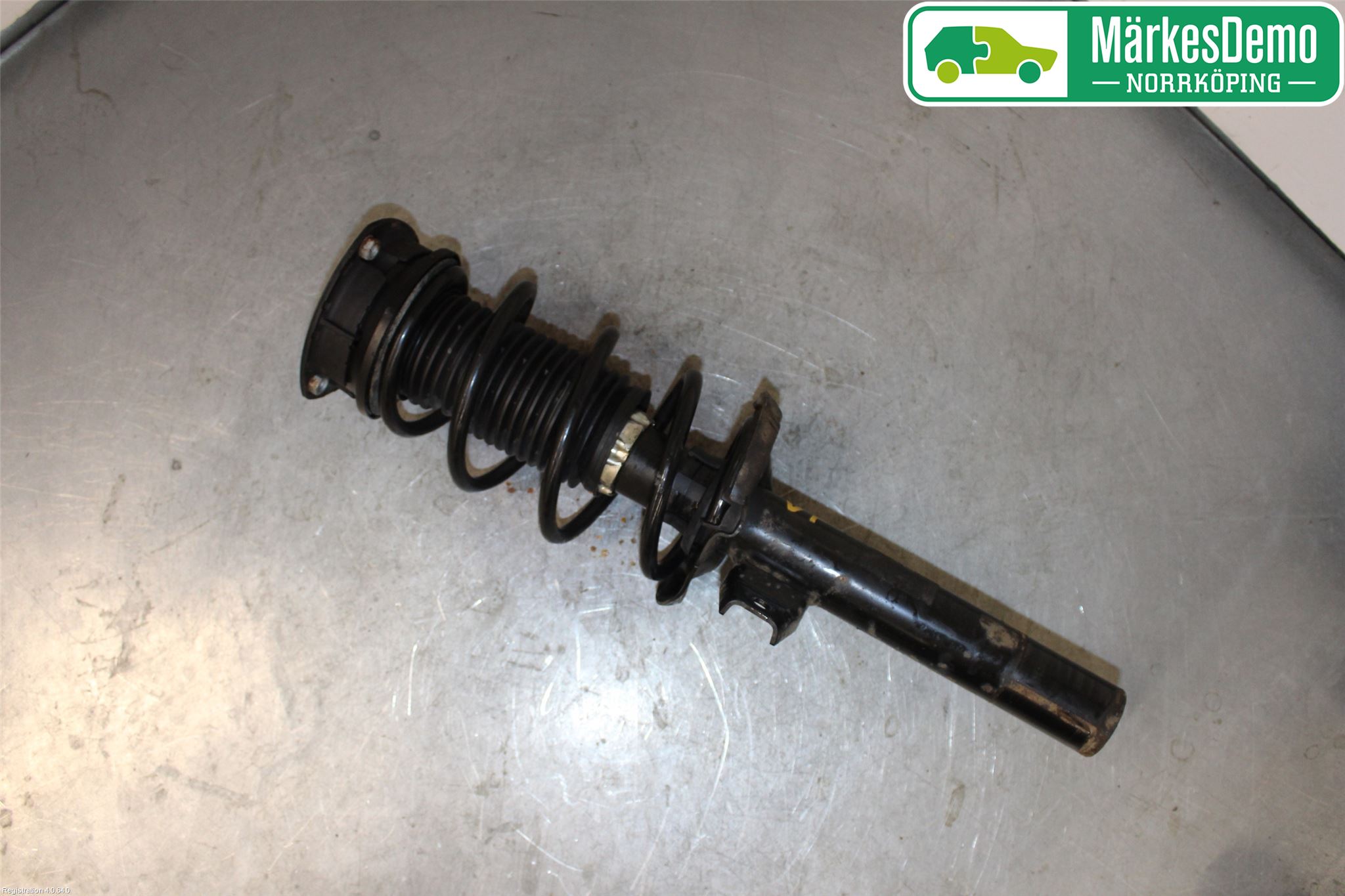 Volkswagen VW GOLF / E-GOLF VII 13-20 Fjäderben Fram Vänster