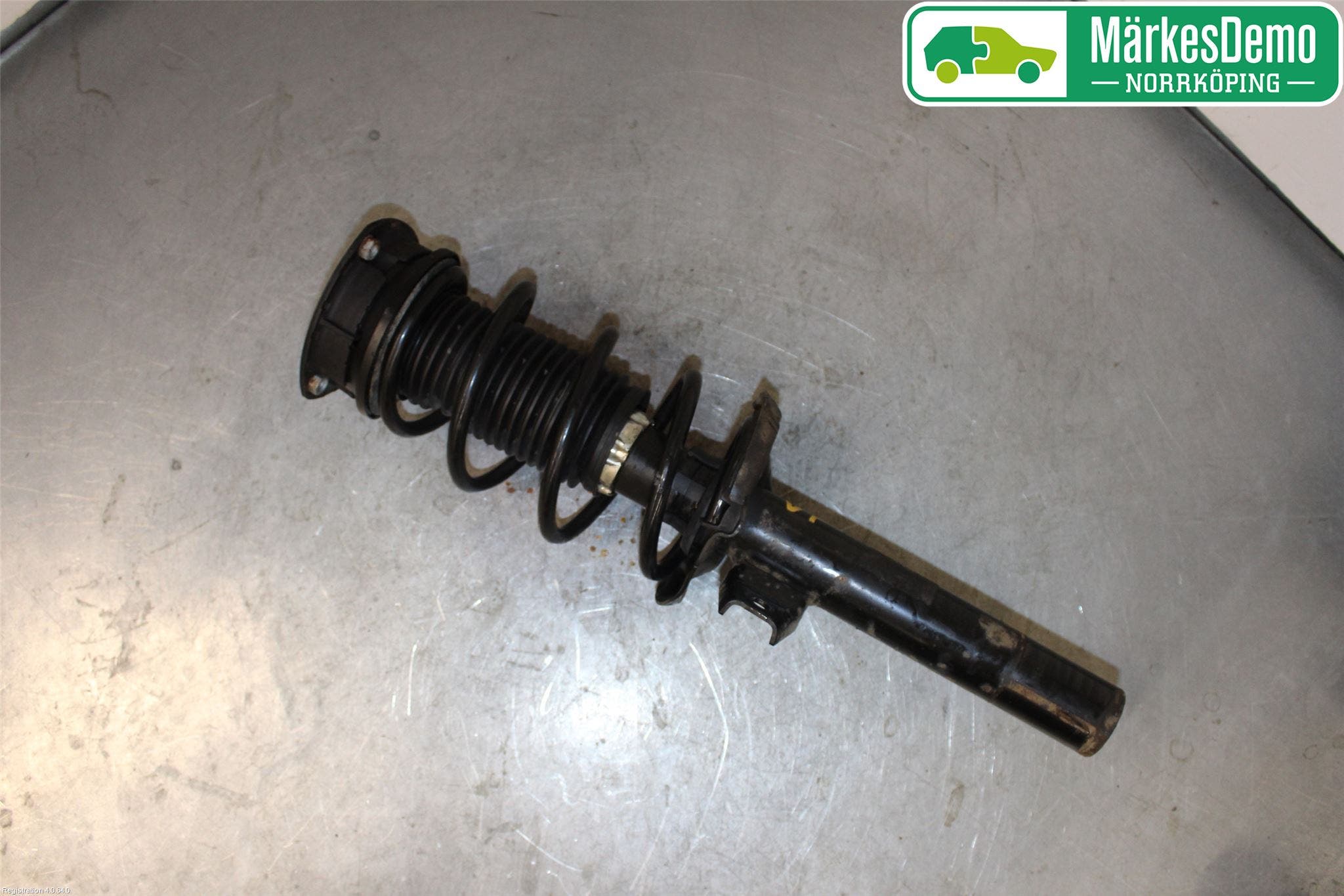 Volkswagen VW GOLF / E-GOLF VII 13-20 Fjäderben Fram Vänster