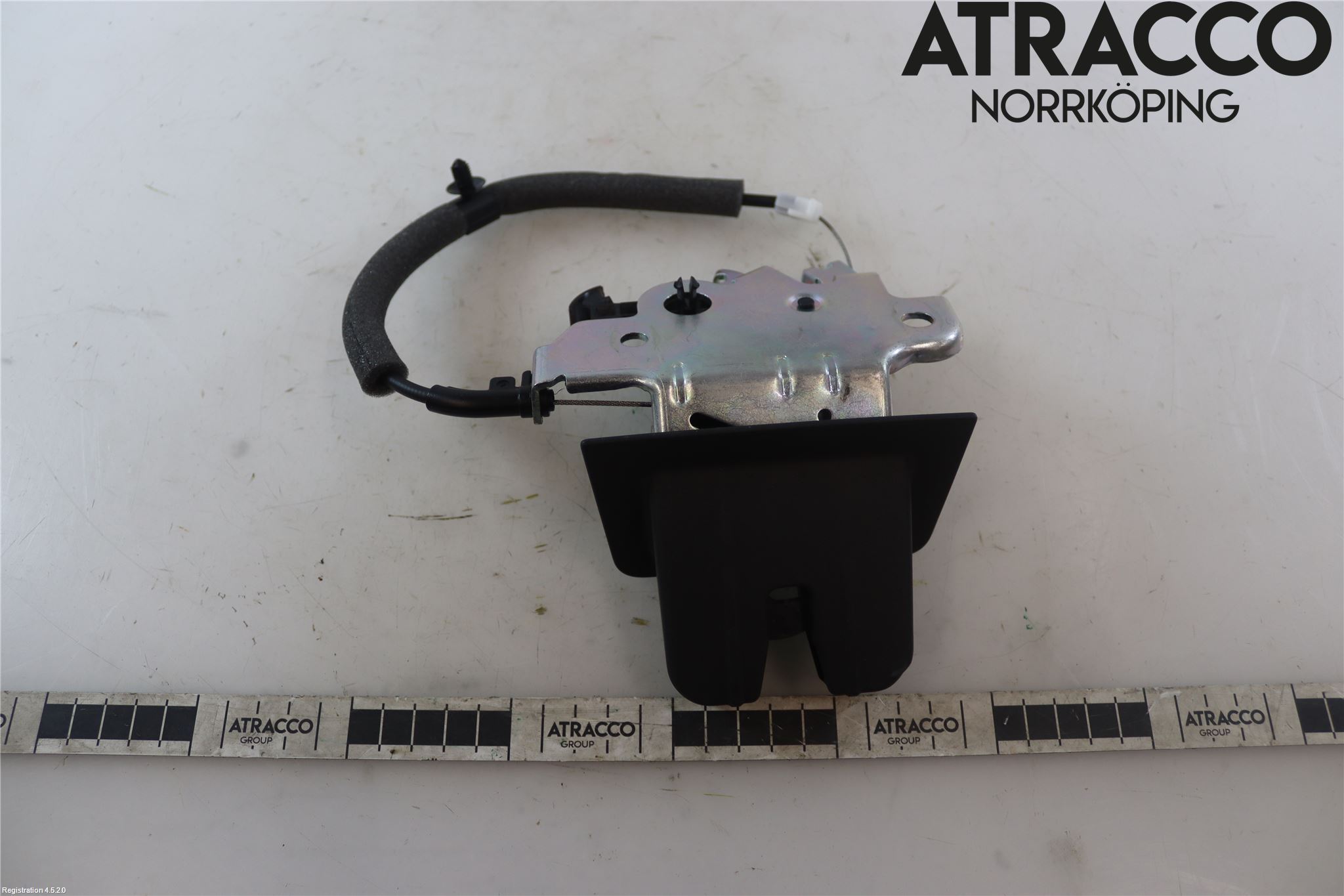 Audi A6 F2/C8 19- Låskista Baklucka