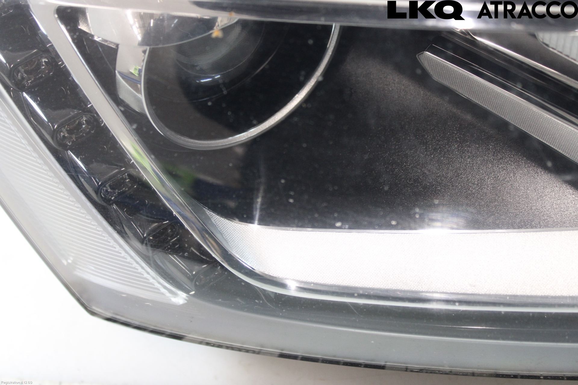 Volkswagen VW JETTA VI 11- Strålkastare Höger