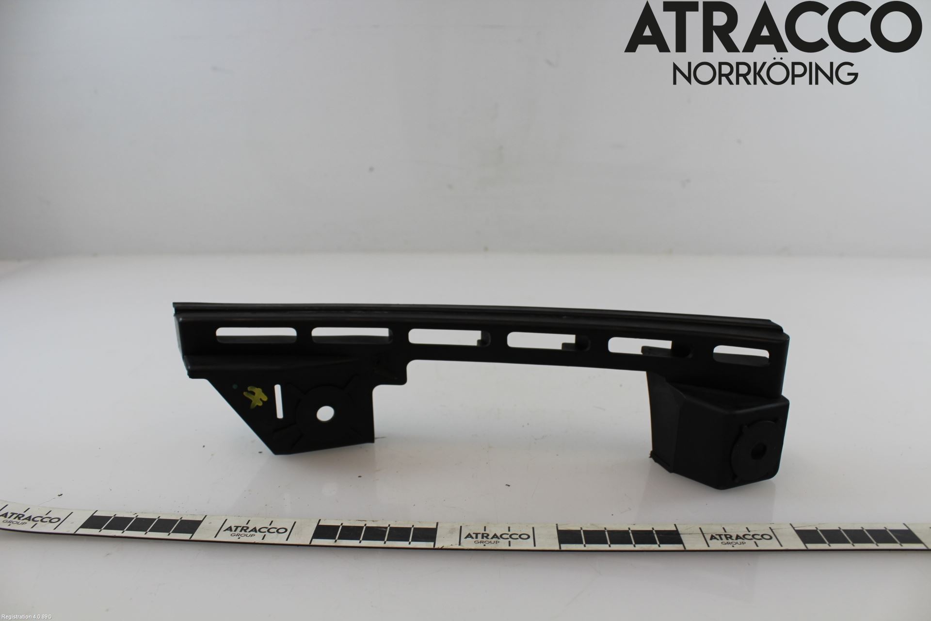 Volkswagen VW CADDY      04-10 Stötfångarfäste Fram Hö