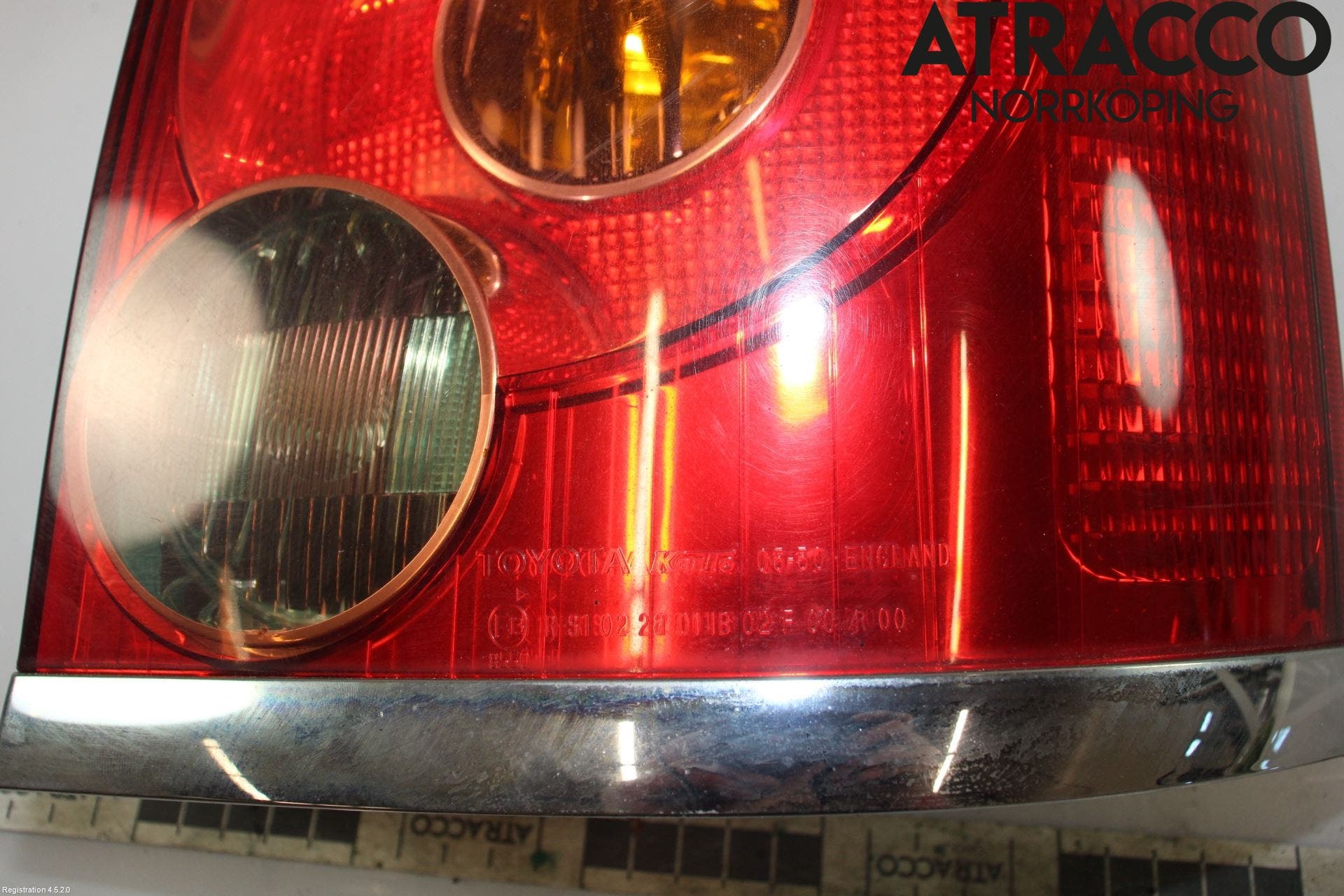 Toyota AVENSIS 03-06 Bakljus Höger