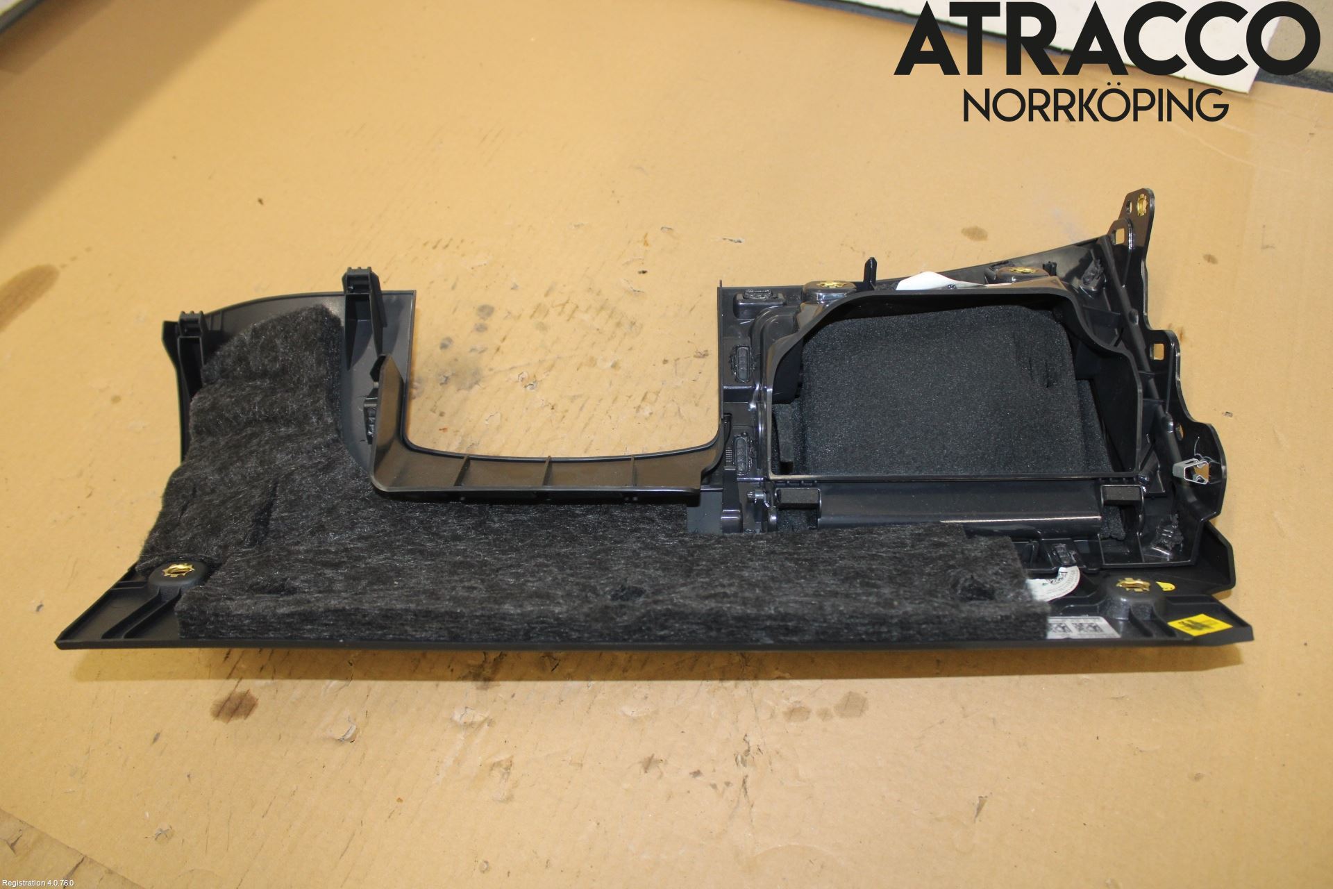 Audi A6 F2/C8 19- Instrumentbräda Förvaringsfack