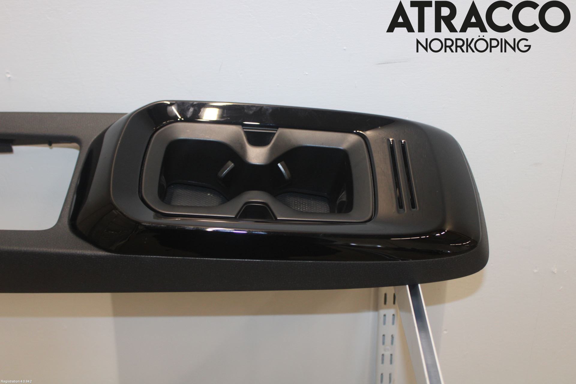 Volkswagen VW ID.4 21- Instrumentkonsoll Mitt