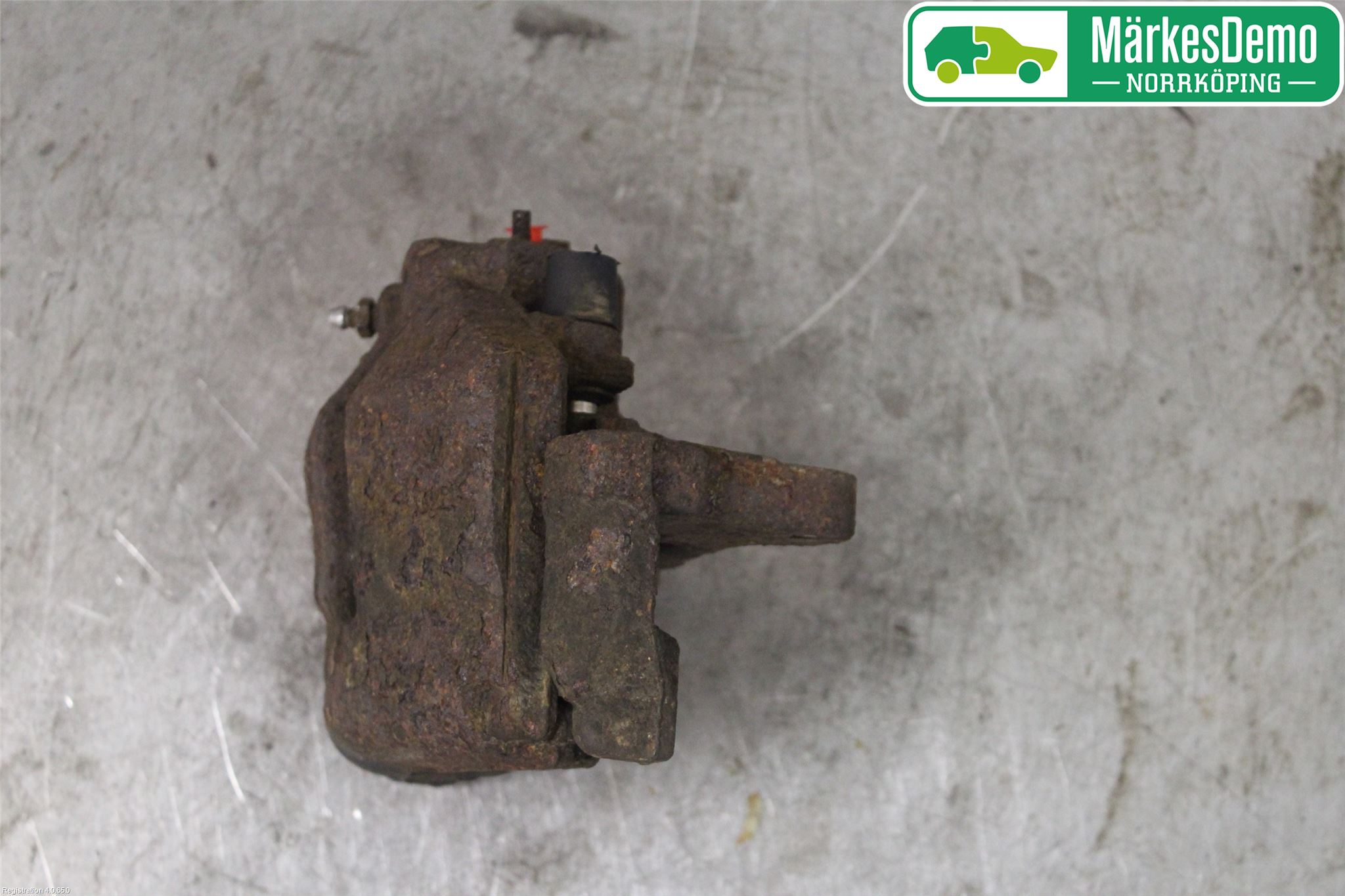Volkswagen VW PASSAT 11-14 Bromsok Fram Höger
