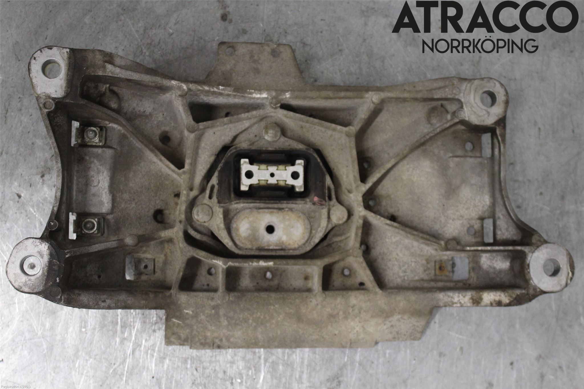 Audi Q5 09-16 Växellådsbalk