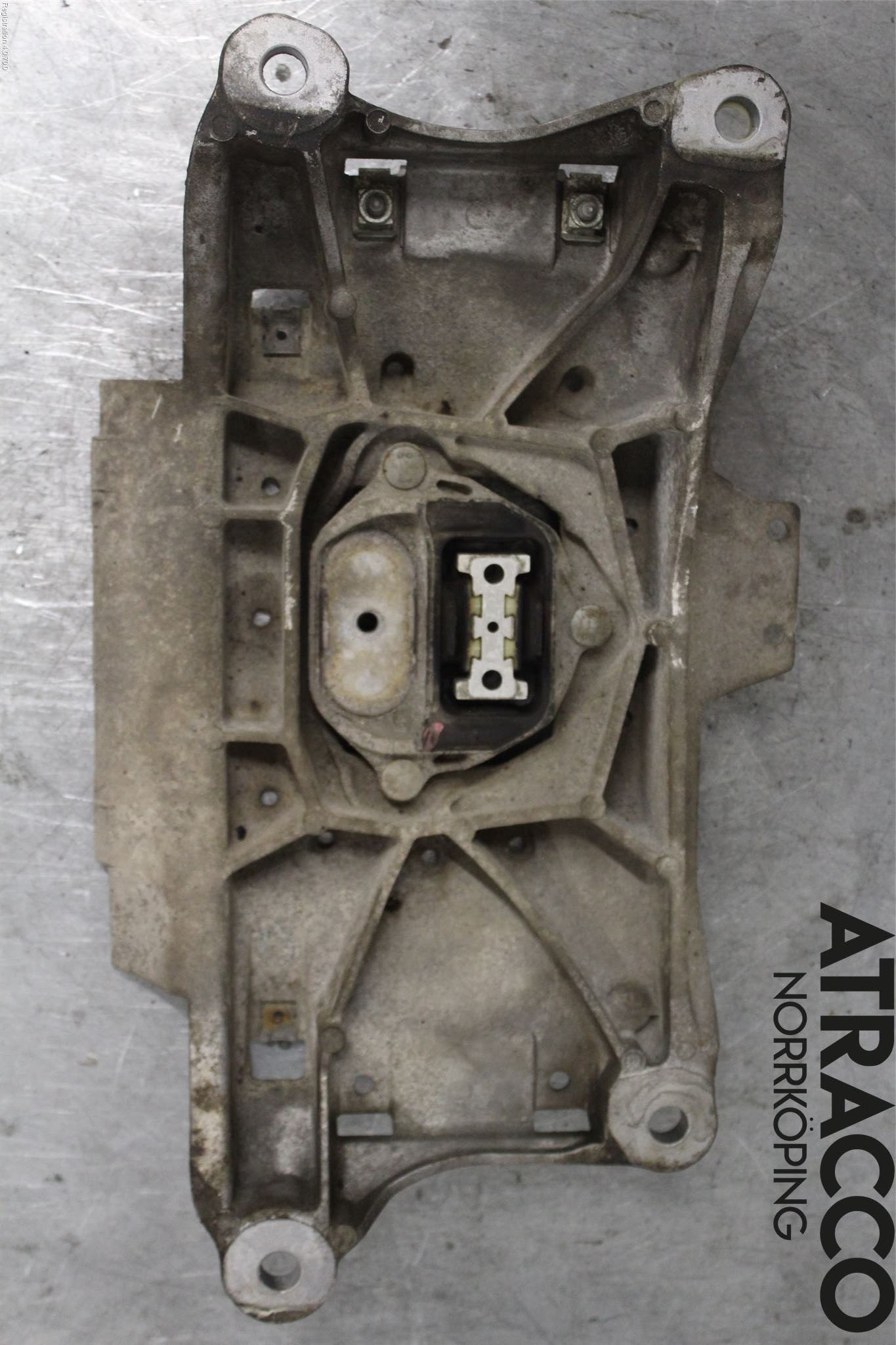 Audi Q5 09-16 Växellådsbalk