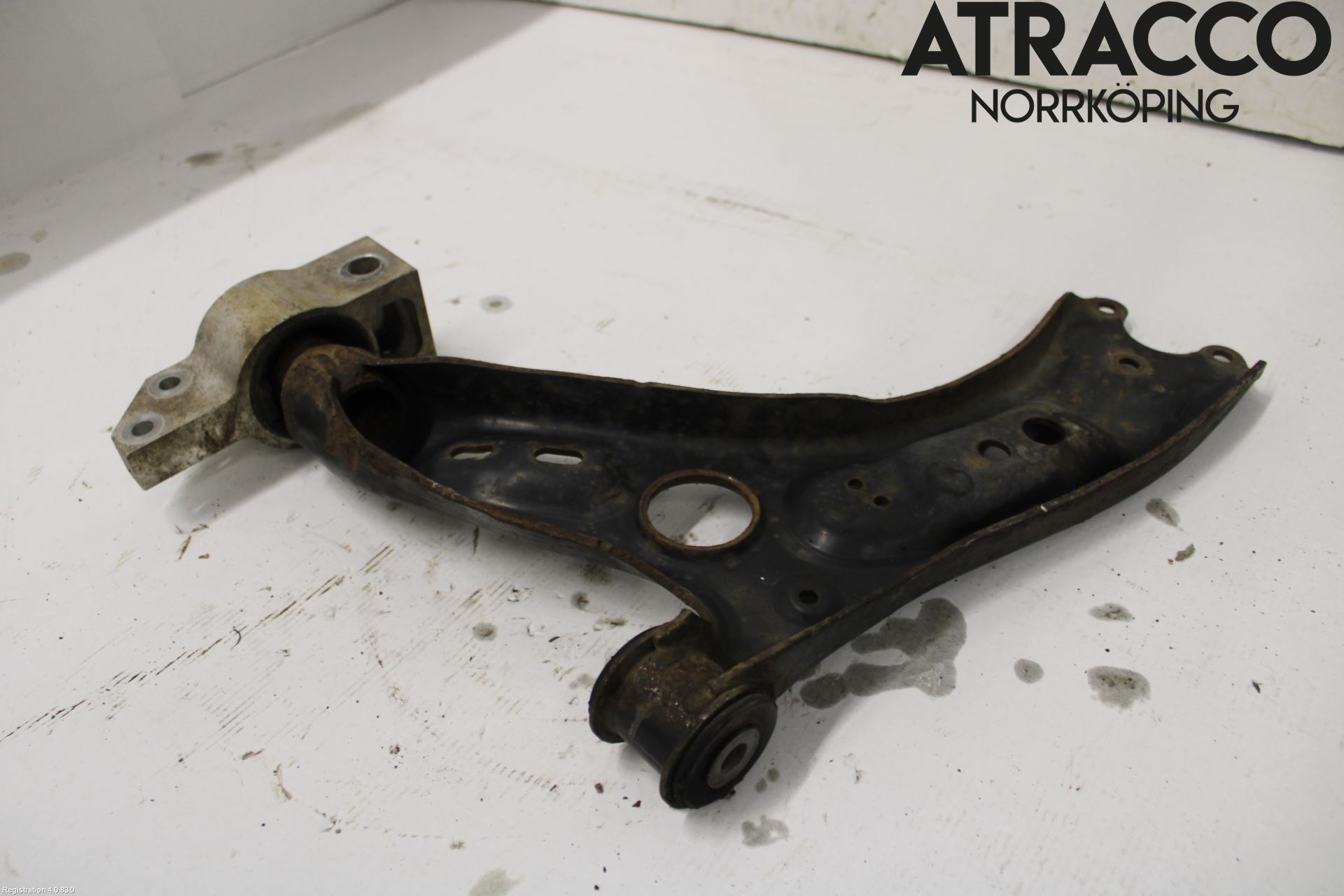 Volkswagen VW PASSAT 11-14 Bärarm Fram Undre Hö
