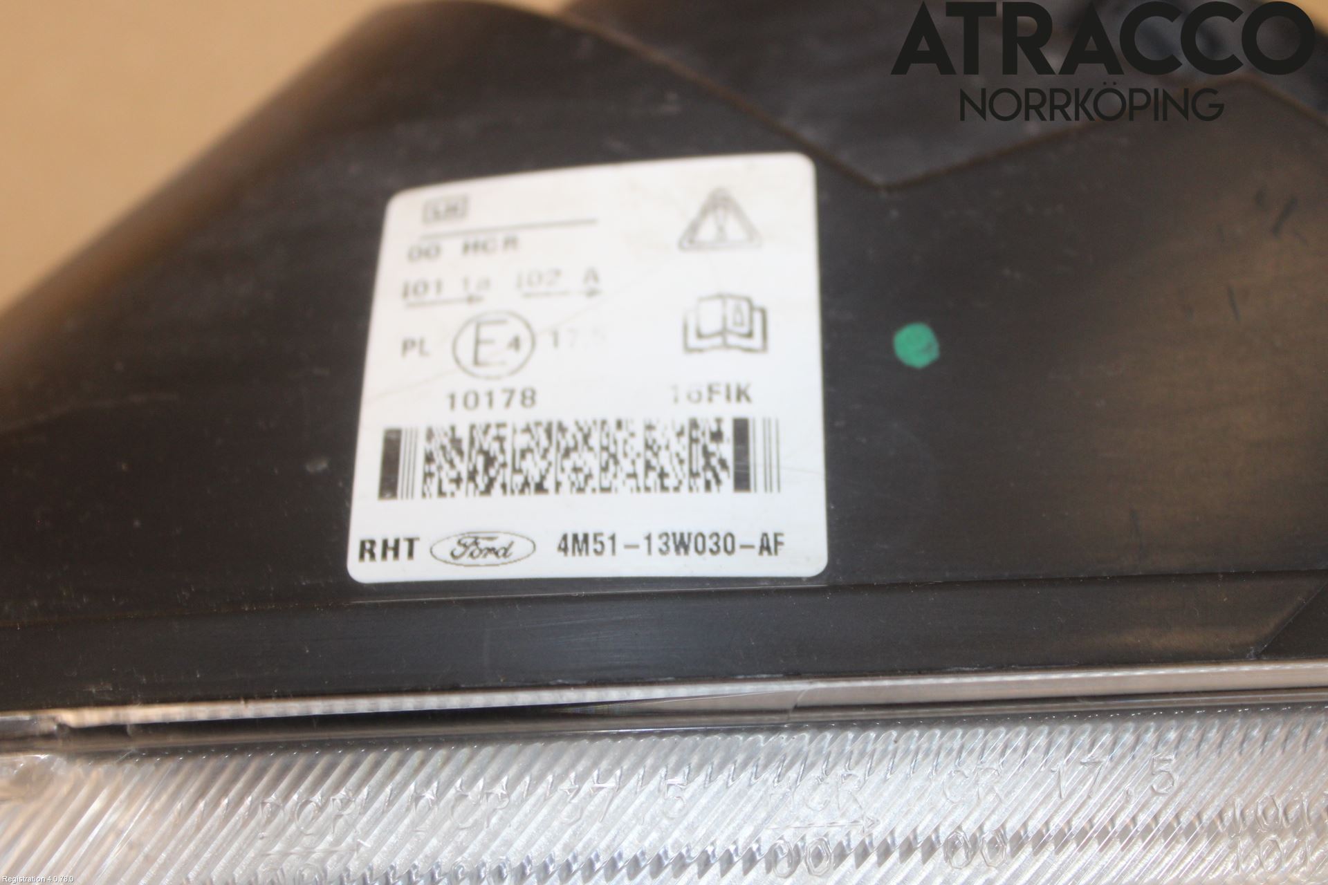 Ford FOCUS     04-07 Strålkastare Vänster