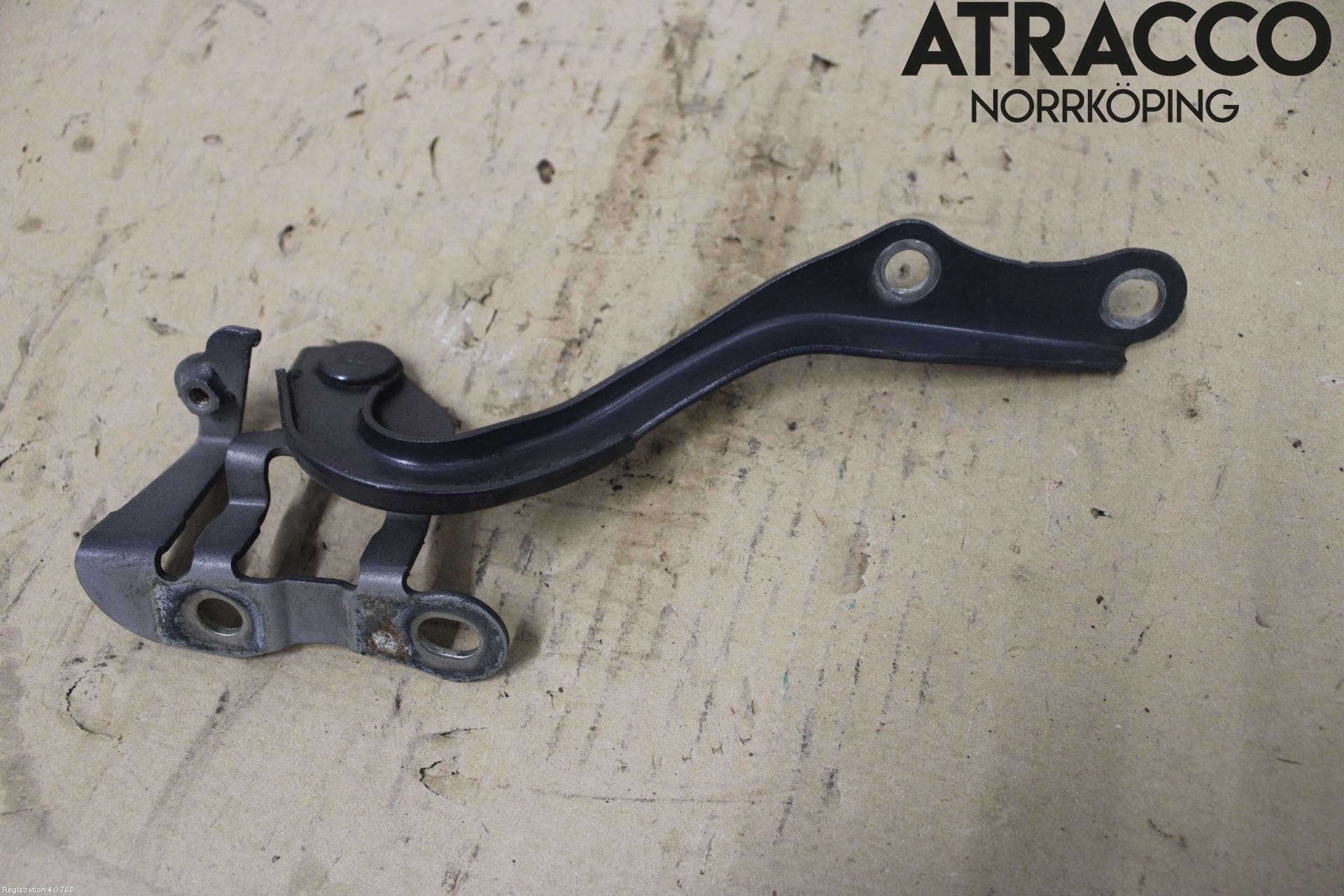 Toyota YARIS XP90 06-11 Huvgångjärn