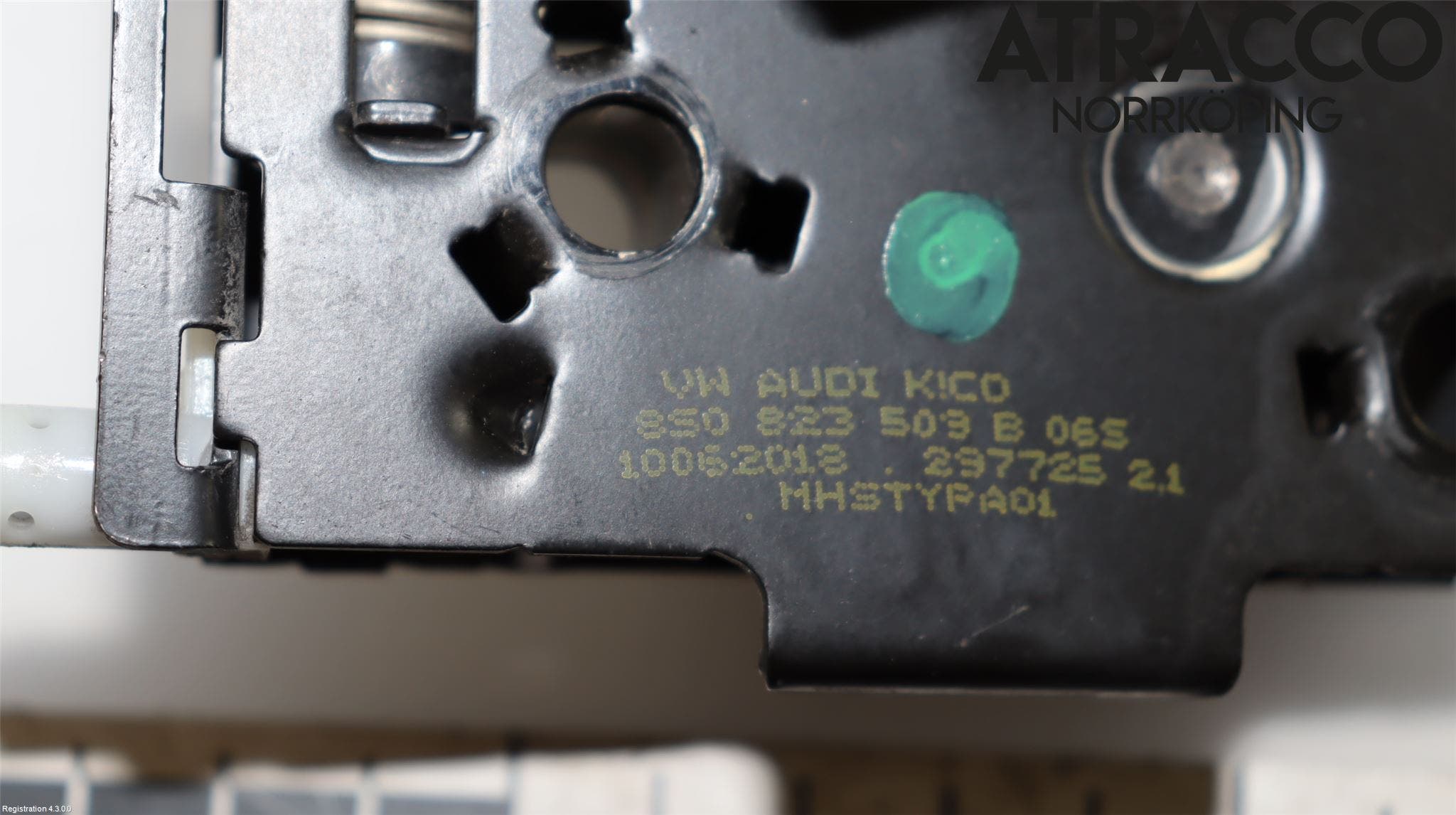 Volkswagen VW POLO VI 18->> Huvlås