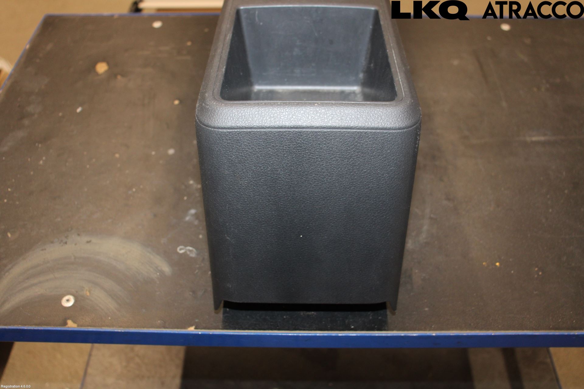 Volkswagen VW CADDY 21- Instrumentkonsoll Mitt