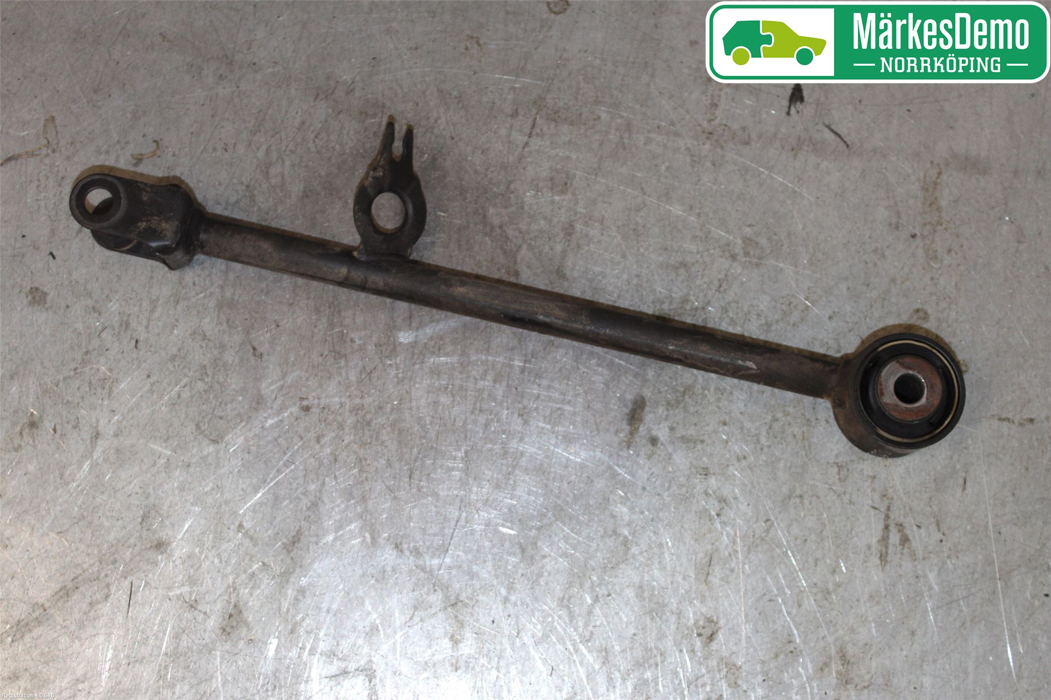 Dacia DUSTER 10-17 Bärarm Bak Vänster