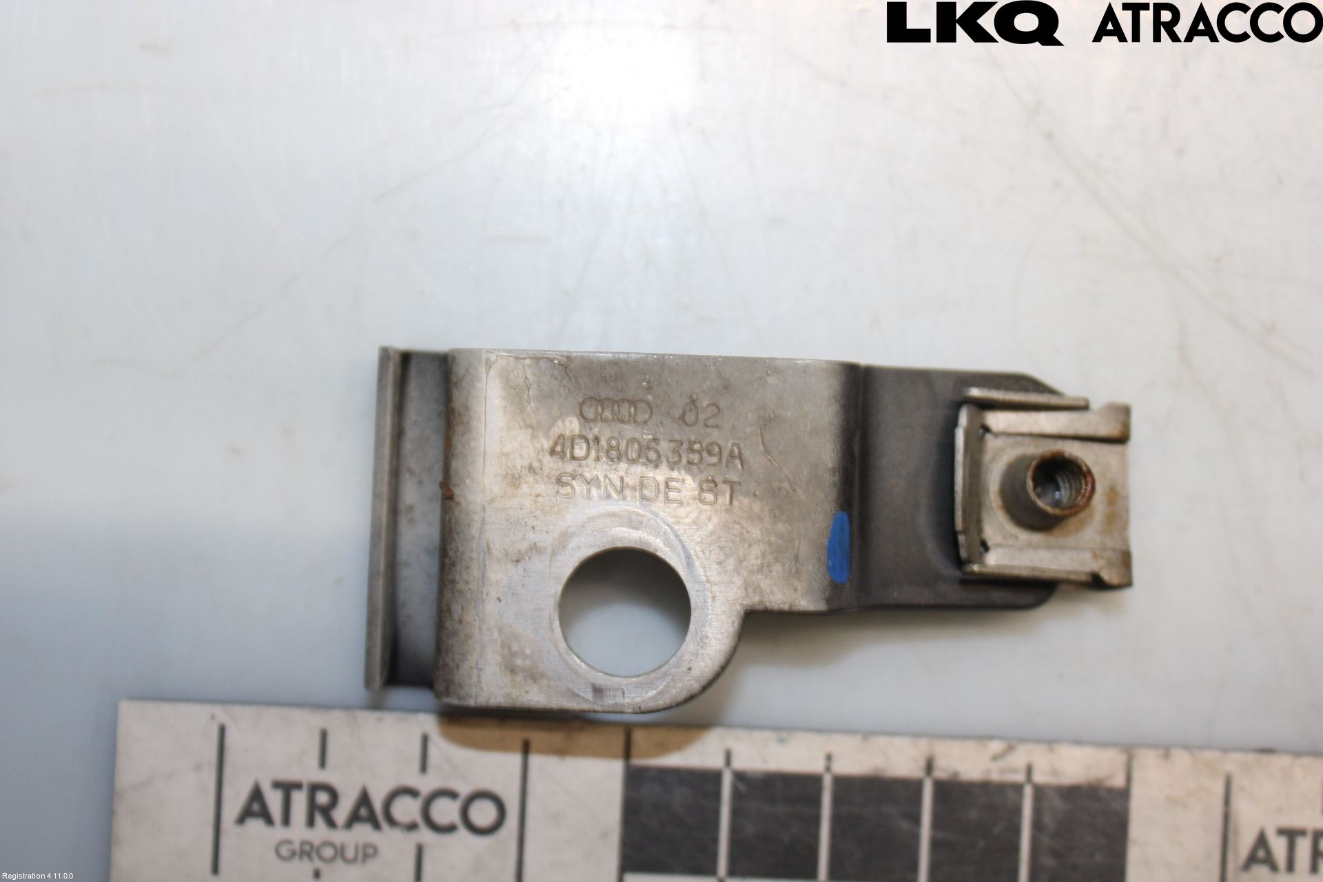 Audi A8/S8 4D 94-02 Torpedplåt-Torpedplast