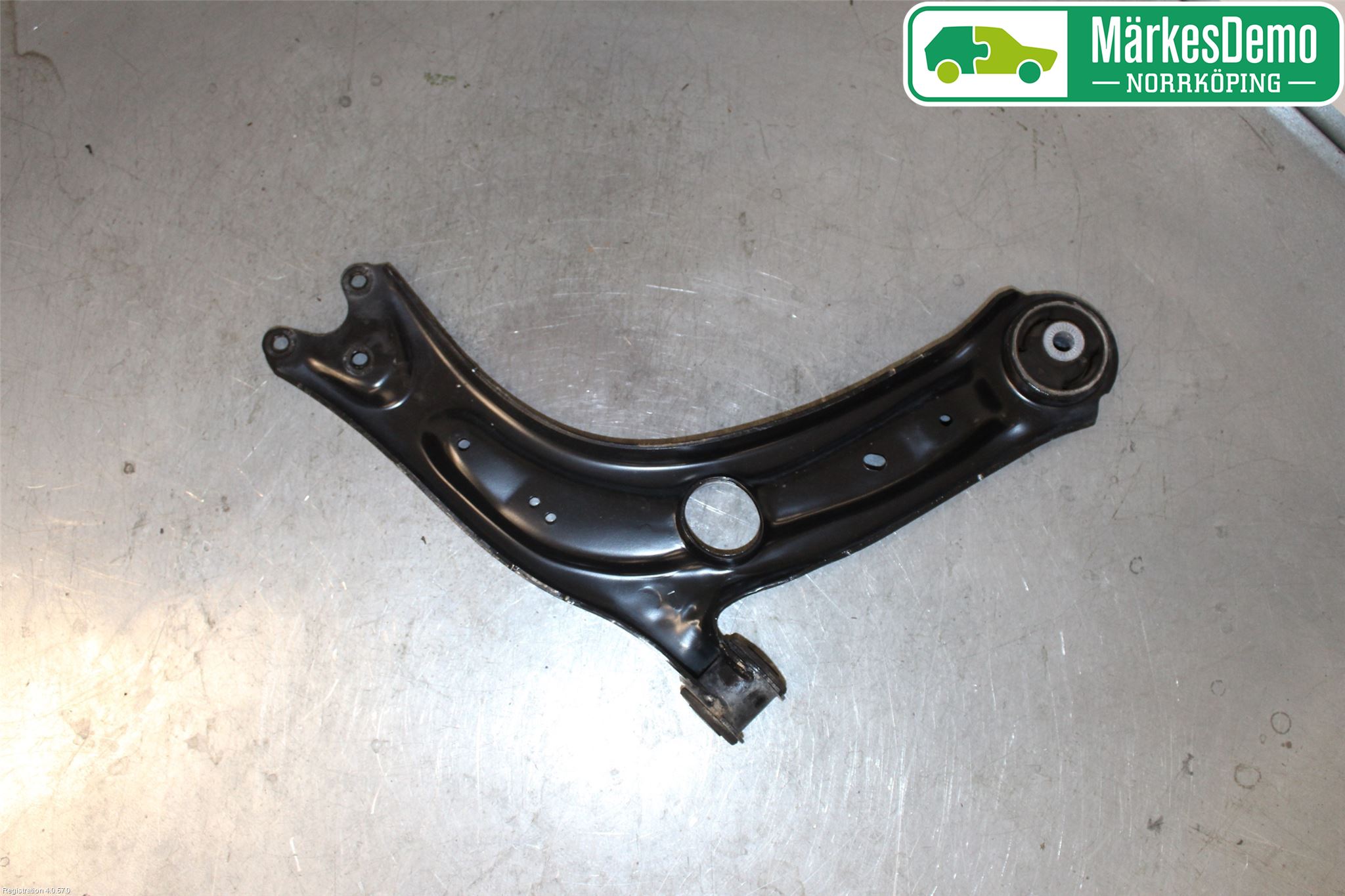 Volkswagen VW PASSAT 15-19 Bärarm Fram Undre Vä