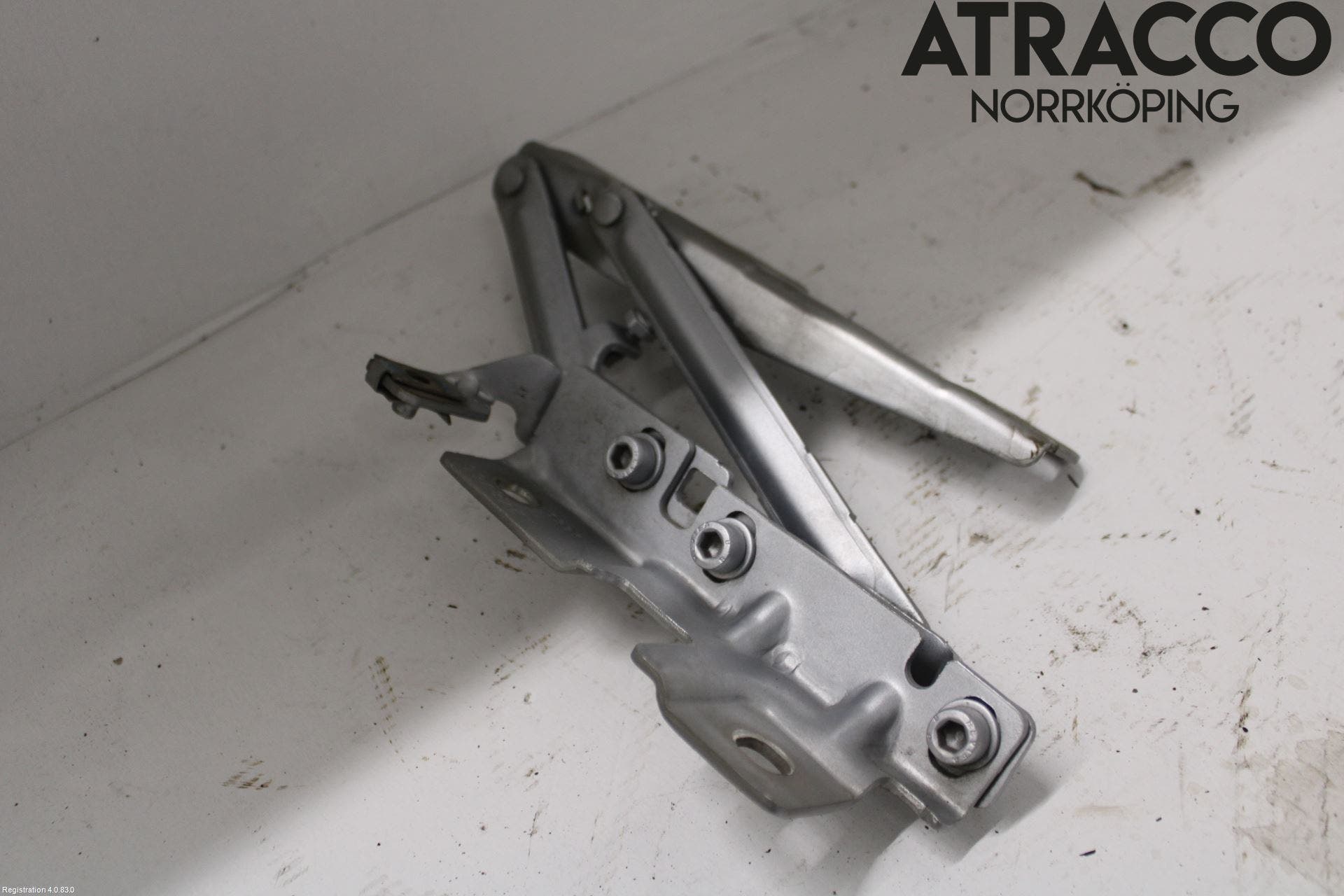 Opel INSIGNIA 09-16 Huvgångjärn