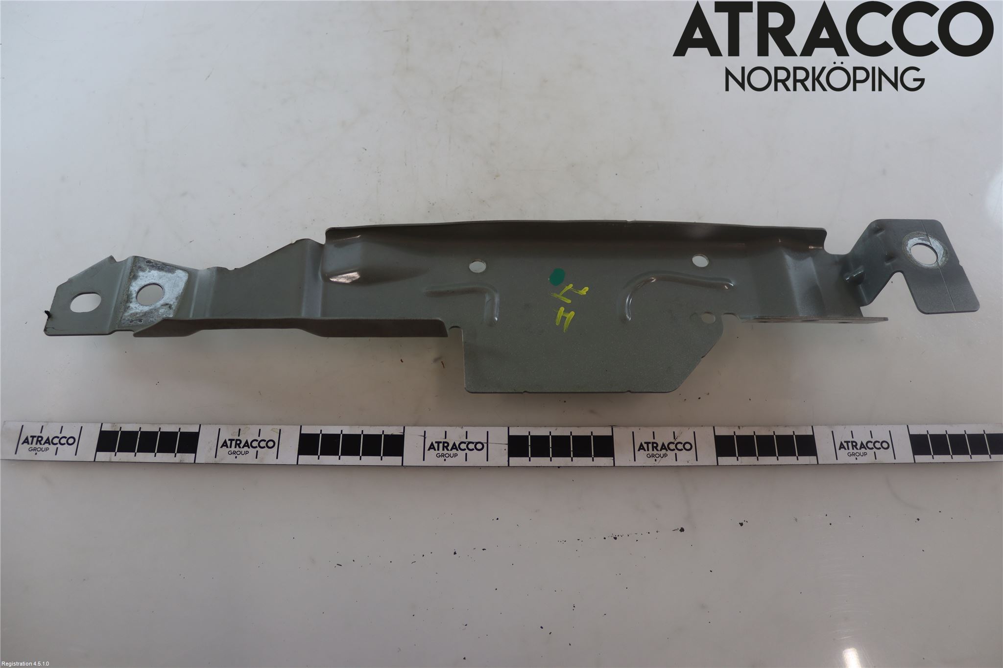 Volvo S90 17->> Skärmfäste Fram Hö