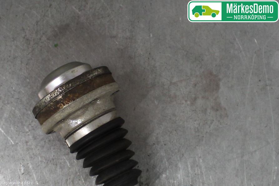 Volkswagen VW CADDY 16-20 Drivaxel Fram Höger