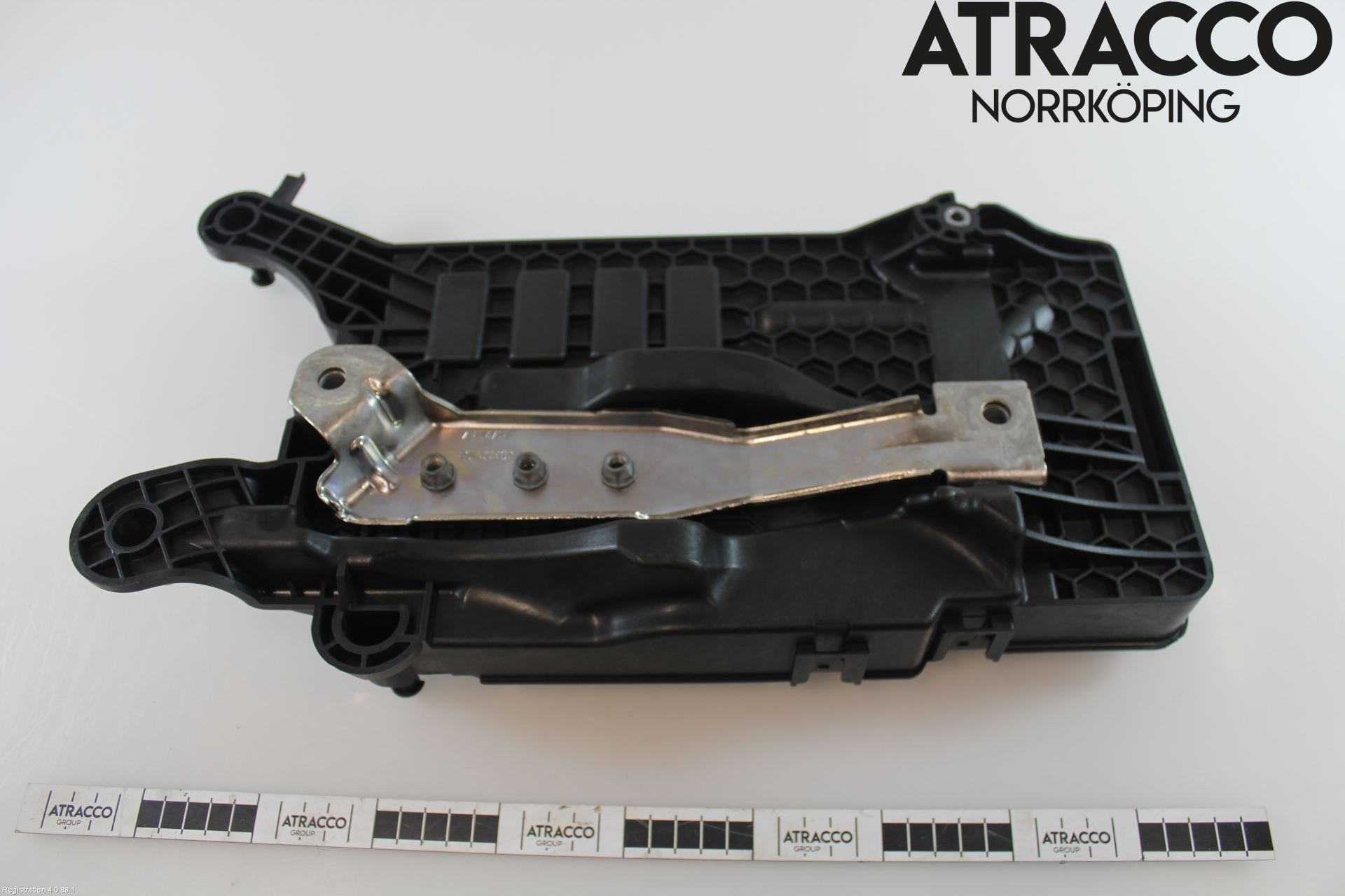 Skoda SCALA 19- Batterilåda-Fäste-Hållare