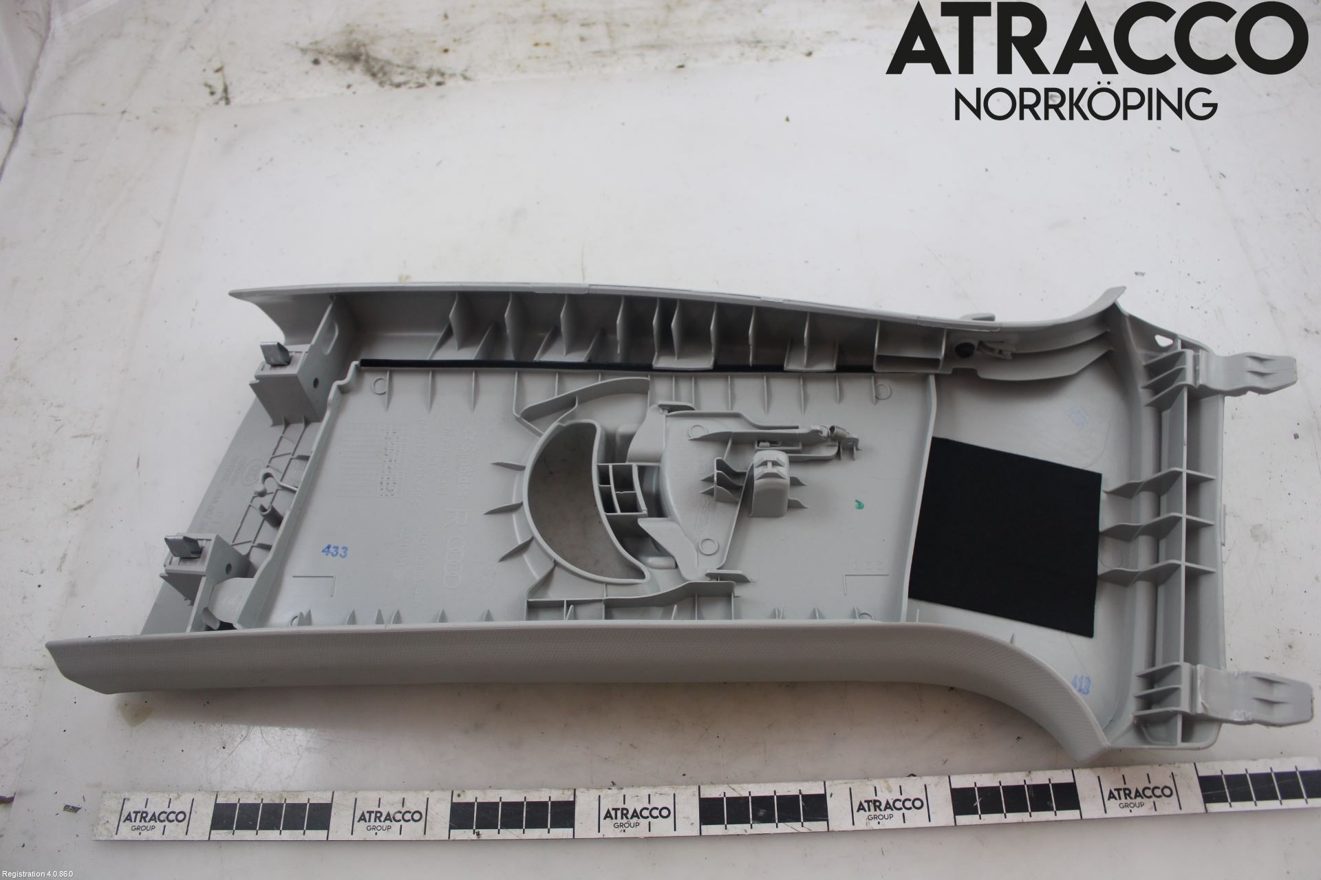 Audi Q3 F3 19- Inr Plastd A-B-C Stolpe