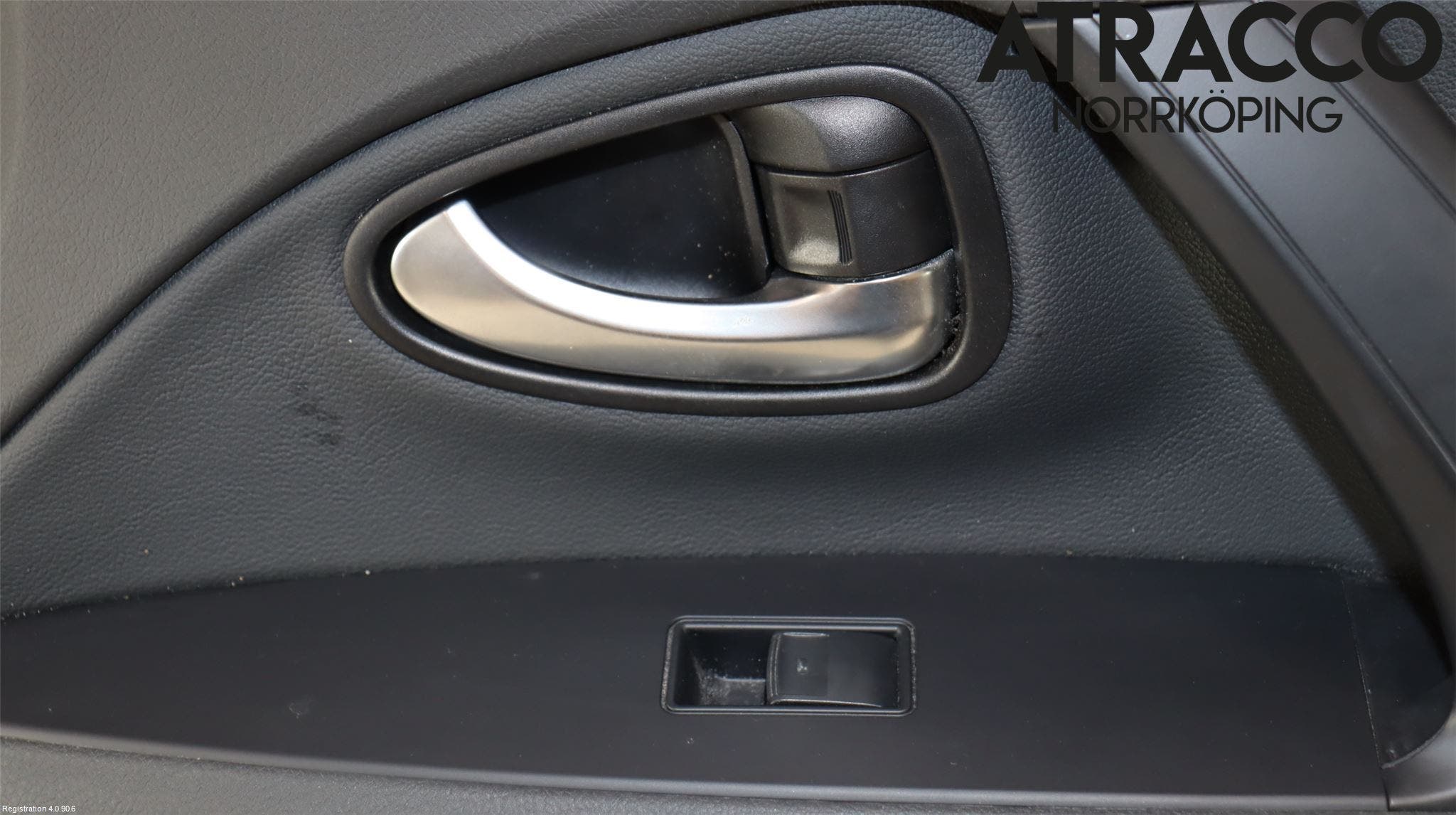 Toyota AVENSIS 16-18 Dörrklädsel Hö