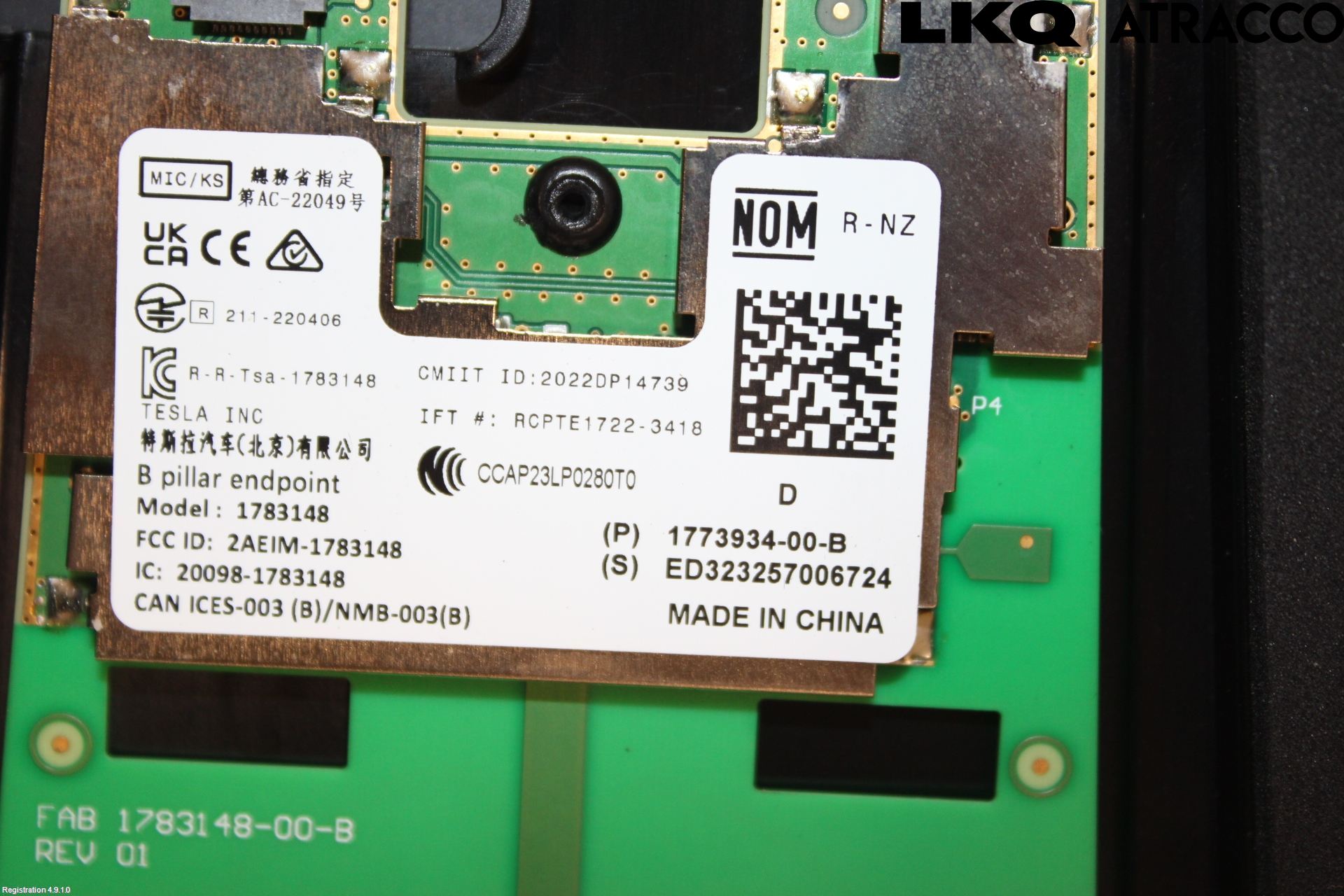 Tesla MODEL 3 17- Dörr Dekorlist Fram Vä