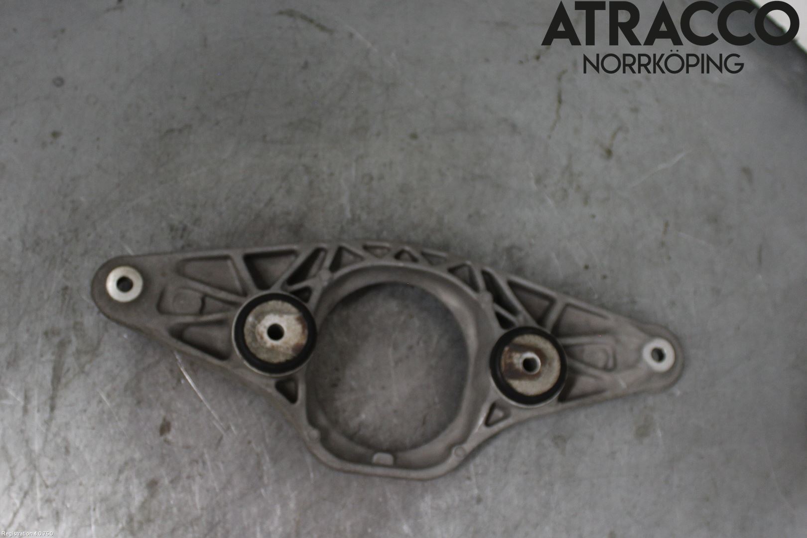 BMW 5 F10/F11/F18 09-17 Bakaxel Fäste