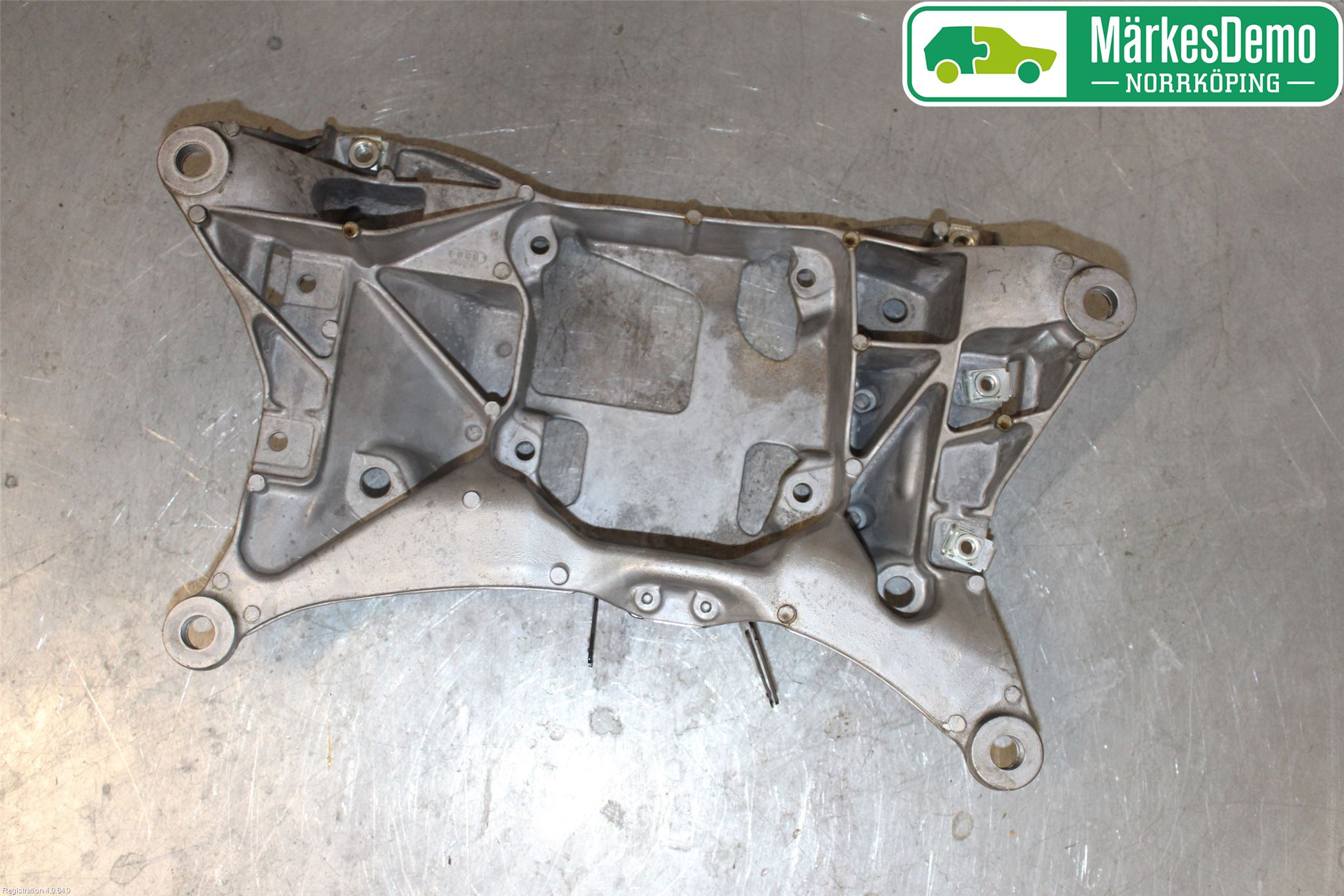 Audi A6 F2/C8 19- Växellådsbalk