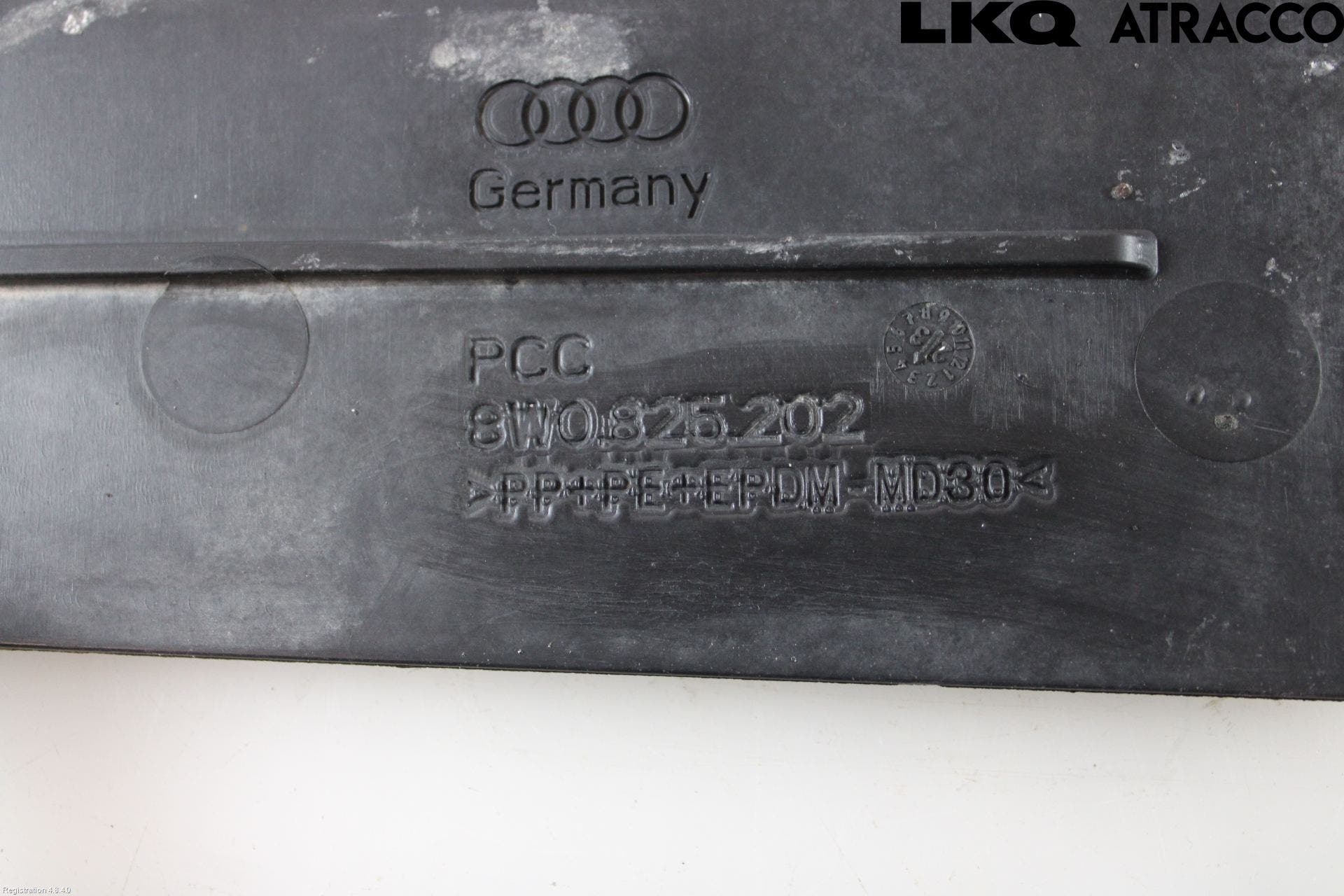 Audi A4/S4 B9 20- Hasplåt Plåt-Plast