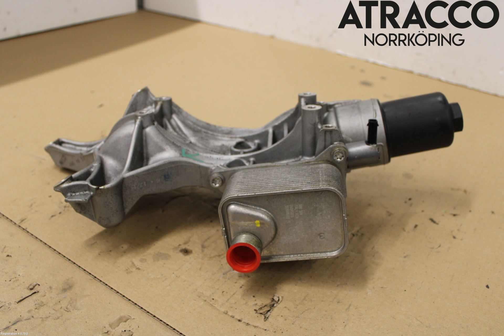 Audi A6 F2/C8 19- Oljefilterhållare