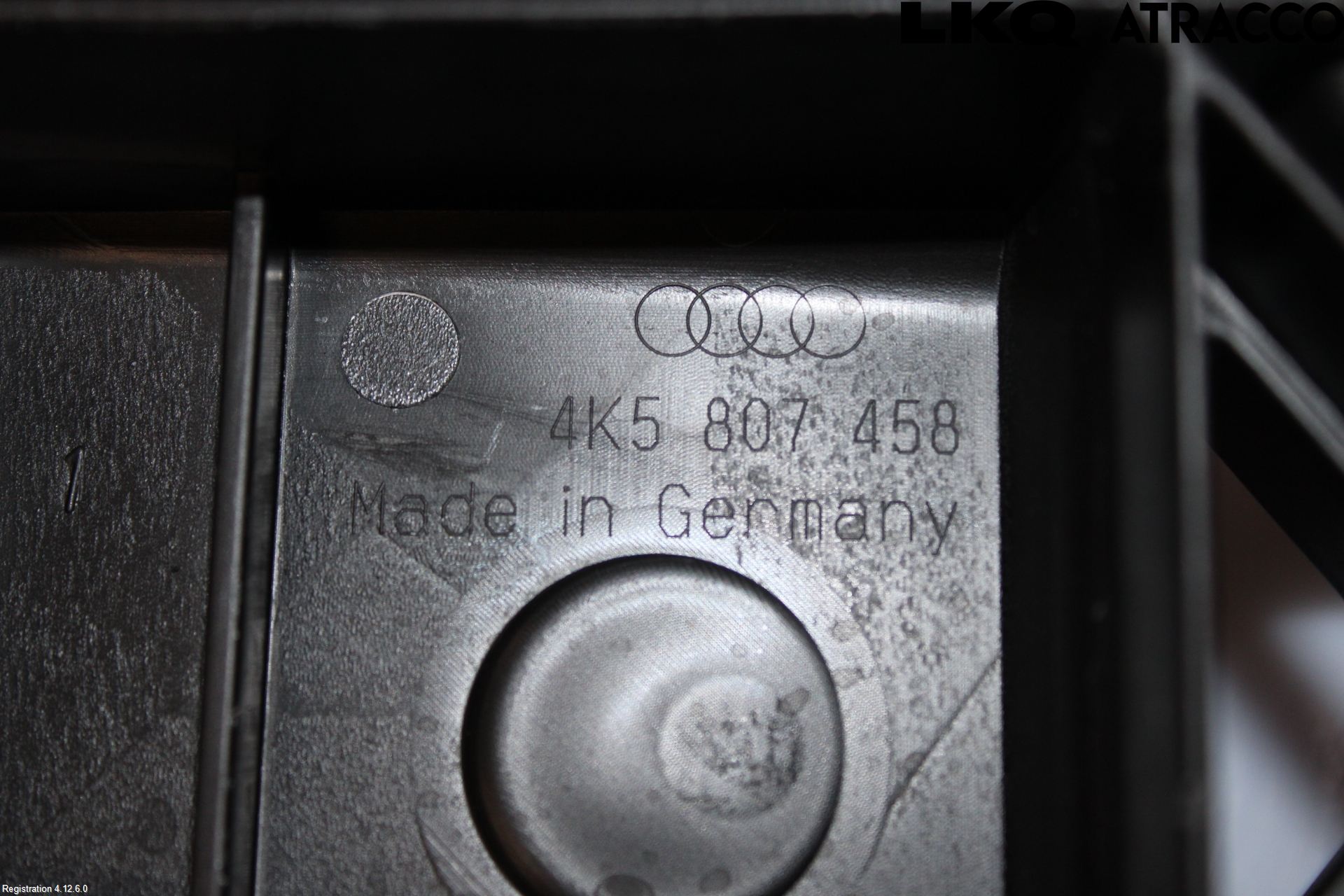 Audi A6 F2/C8 19- Stötfångardel Bak Mitt