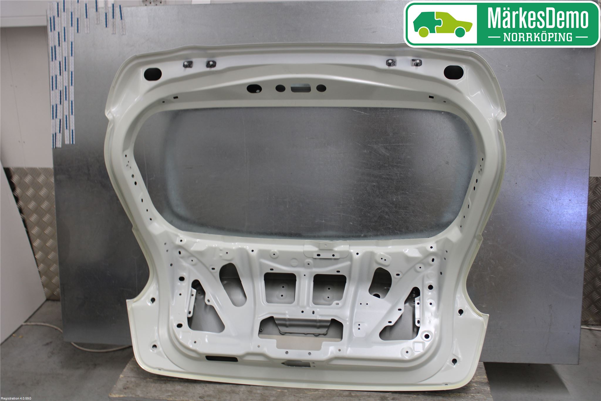 Nissan JUKE 10-14 Baklucka Kombi