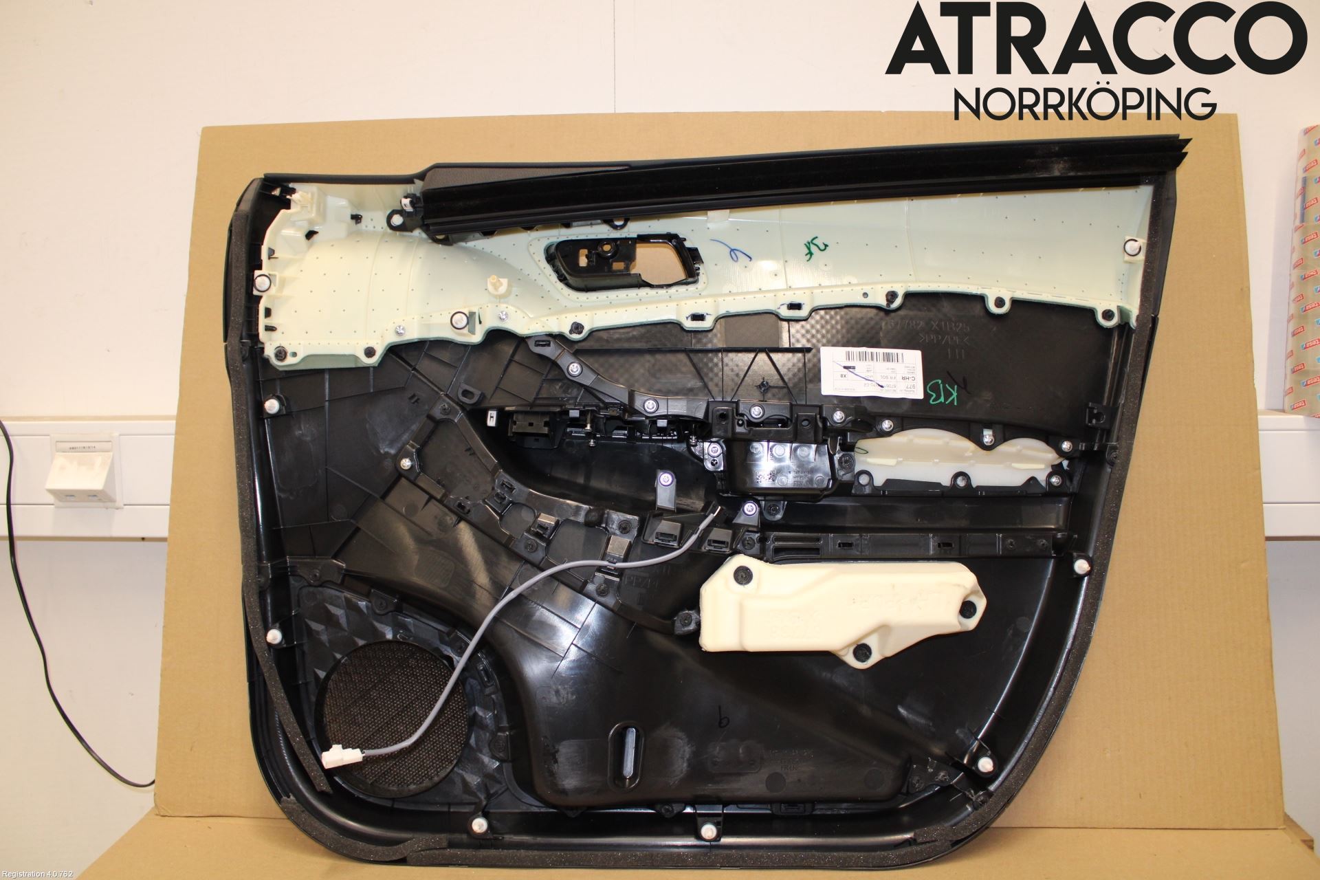 Toyota C-HR 16-23 Dörrklädsel Vä