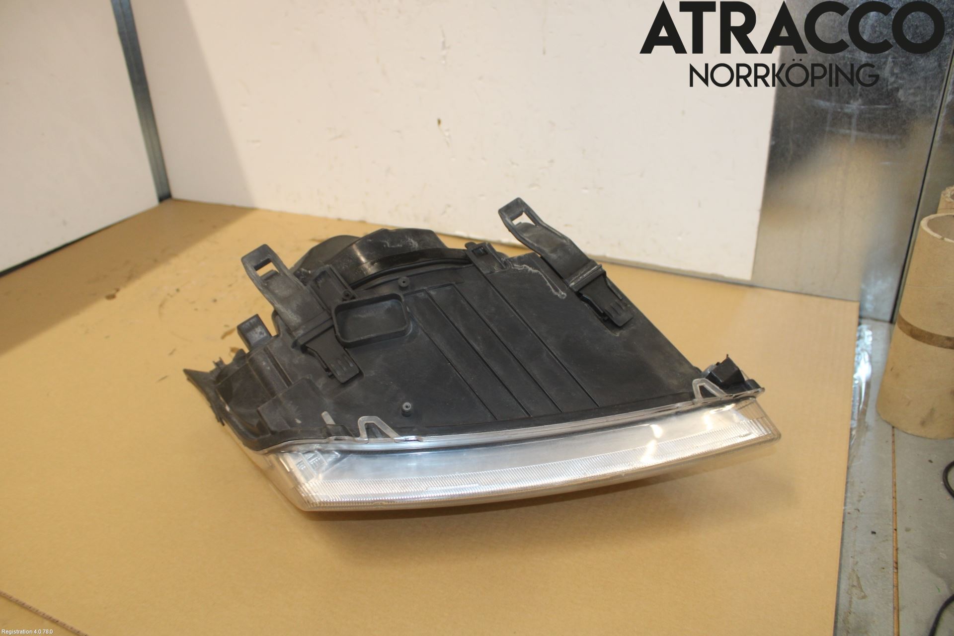 Ford FOCUS     04-07 Strålkastare Vänster