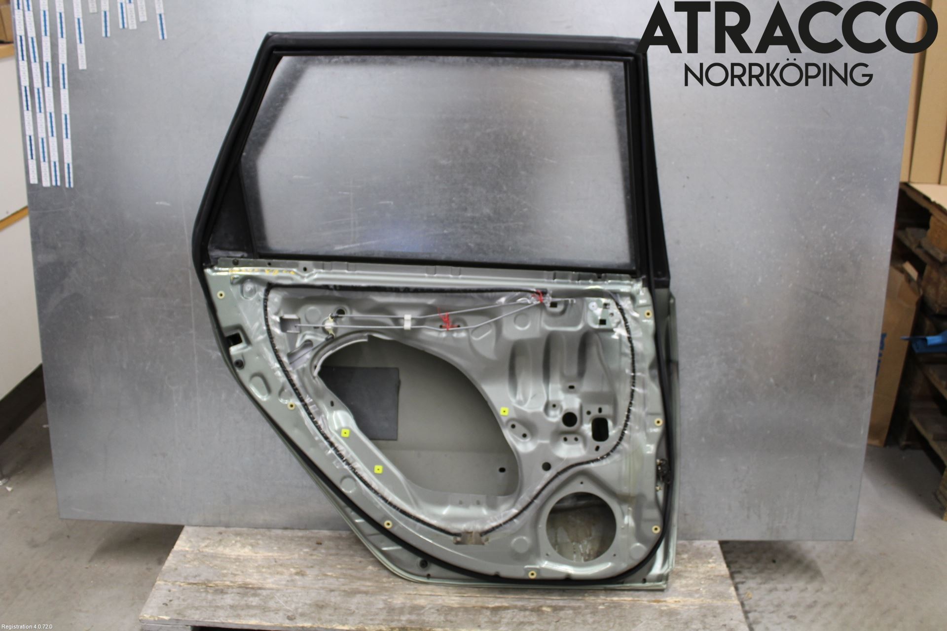 Toyota AVENSIS 98-02 Dörr Bak Vänster