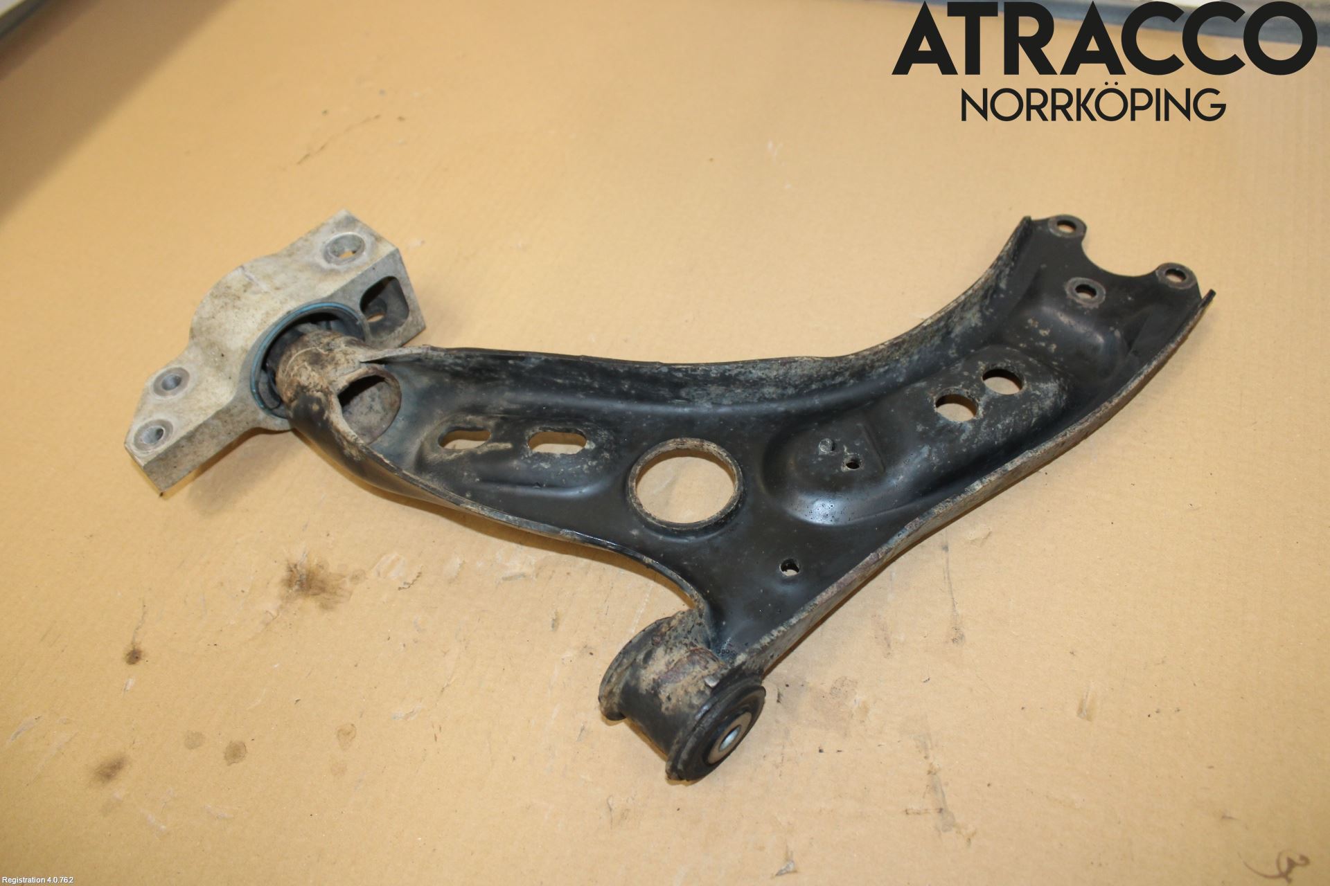 Volkswagen VW PASSAT 11-14 Bärarm Fram Undre Hö