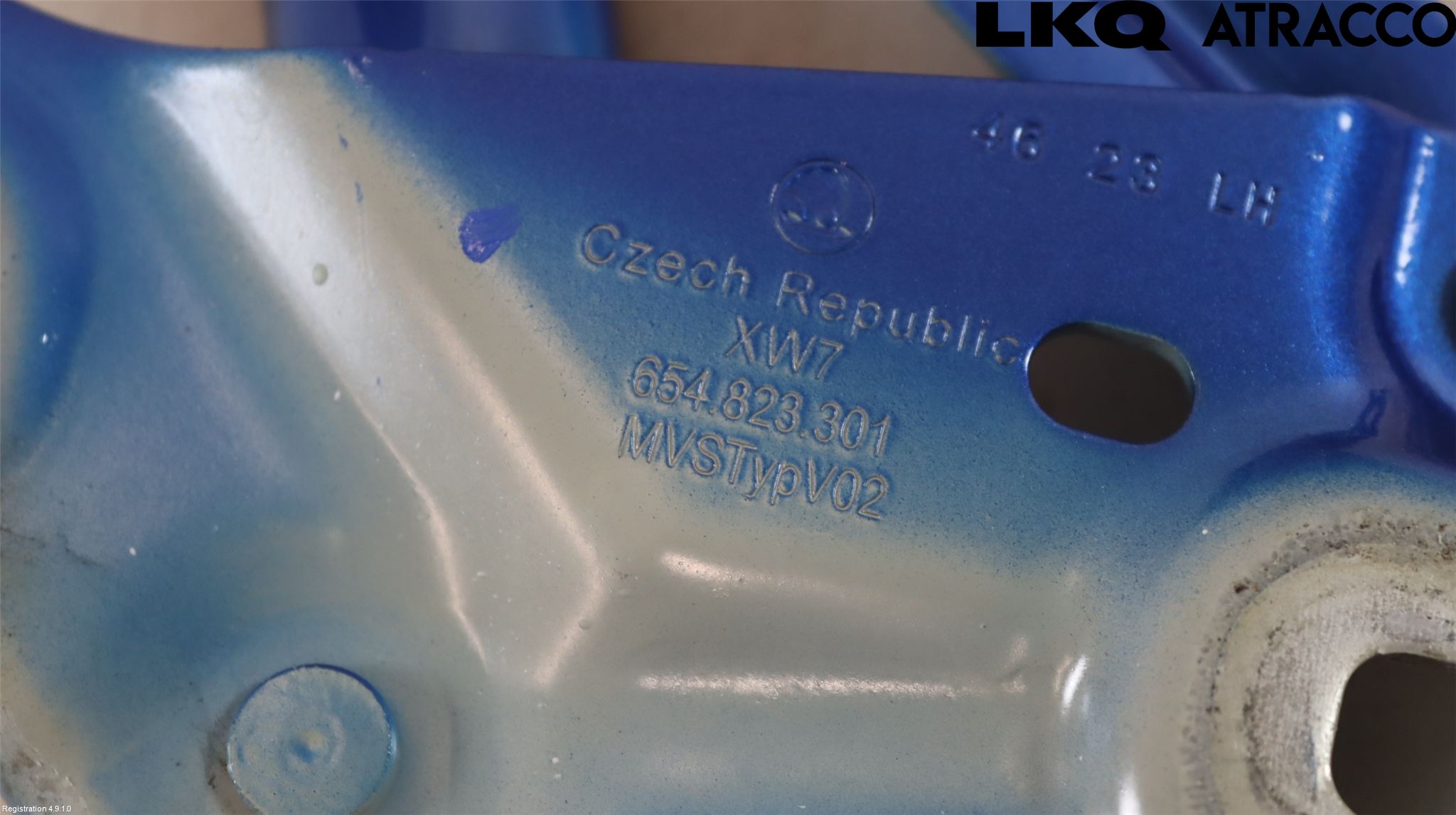 Skoda SCALA 19- Huvgångjärn