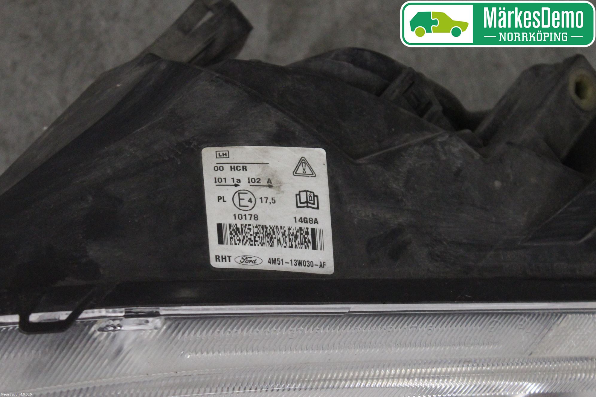 Ford FOCUS     04-07 Strålkastare Vänster