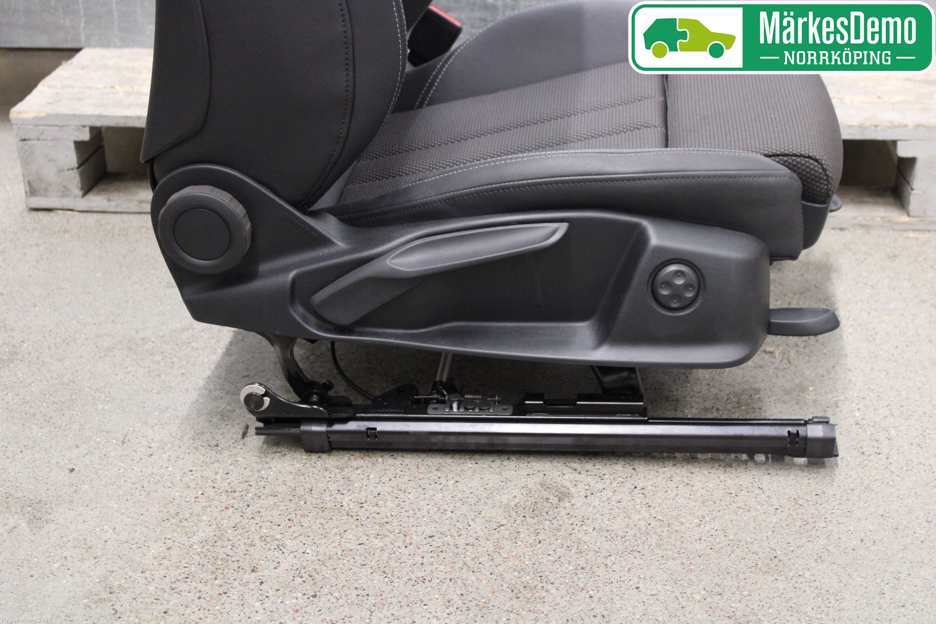 Audi A4/S4 B9 20- Inredning Stol Fram Hö