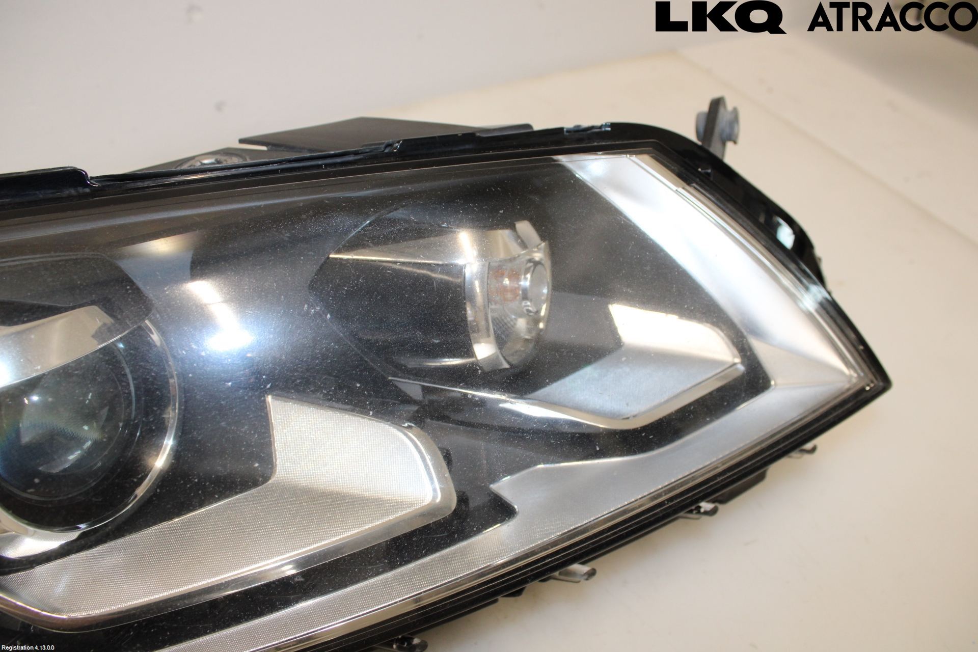 Volkswagen VW PASSAT 11-14 Strålkastare Höger