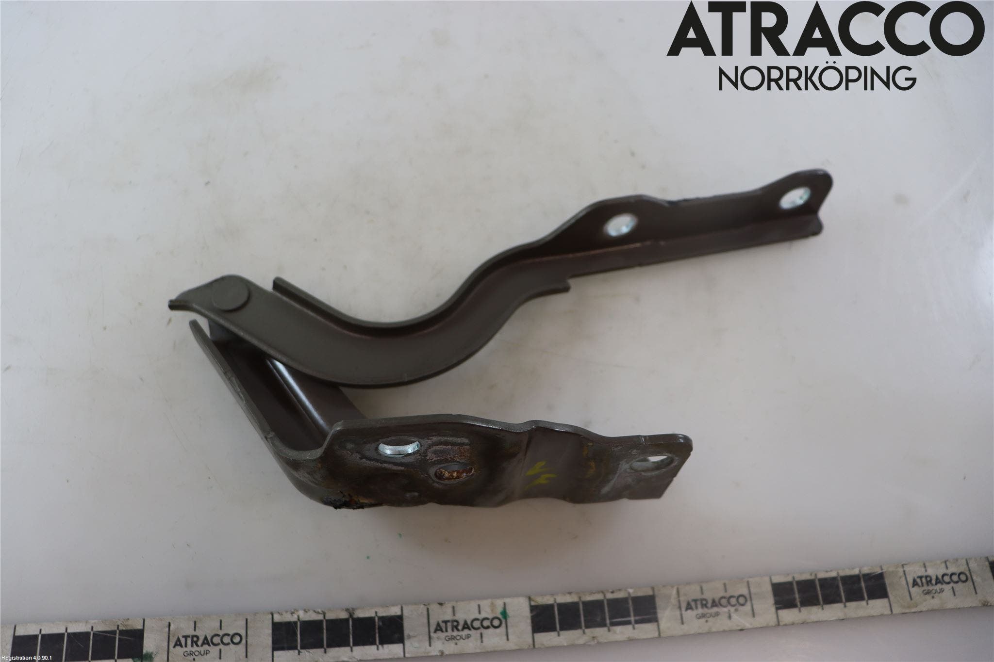 Hyundai i40 08-15 Huvgångjärn