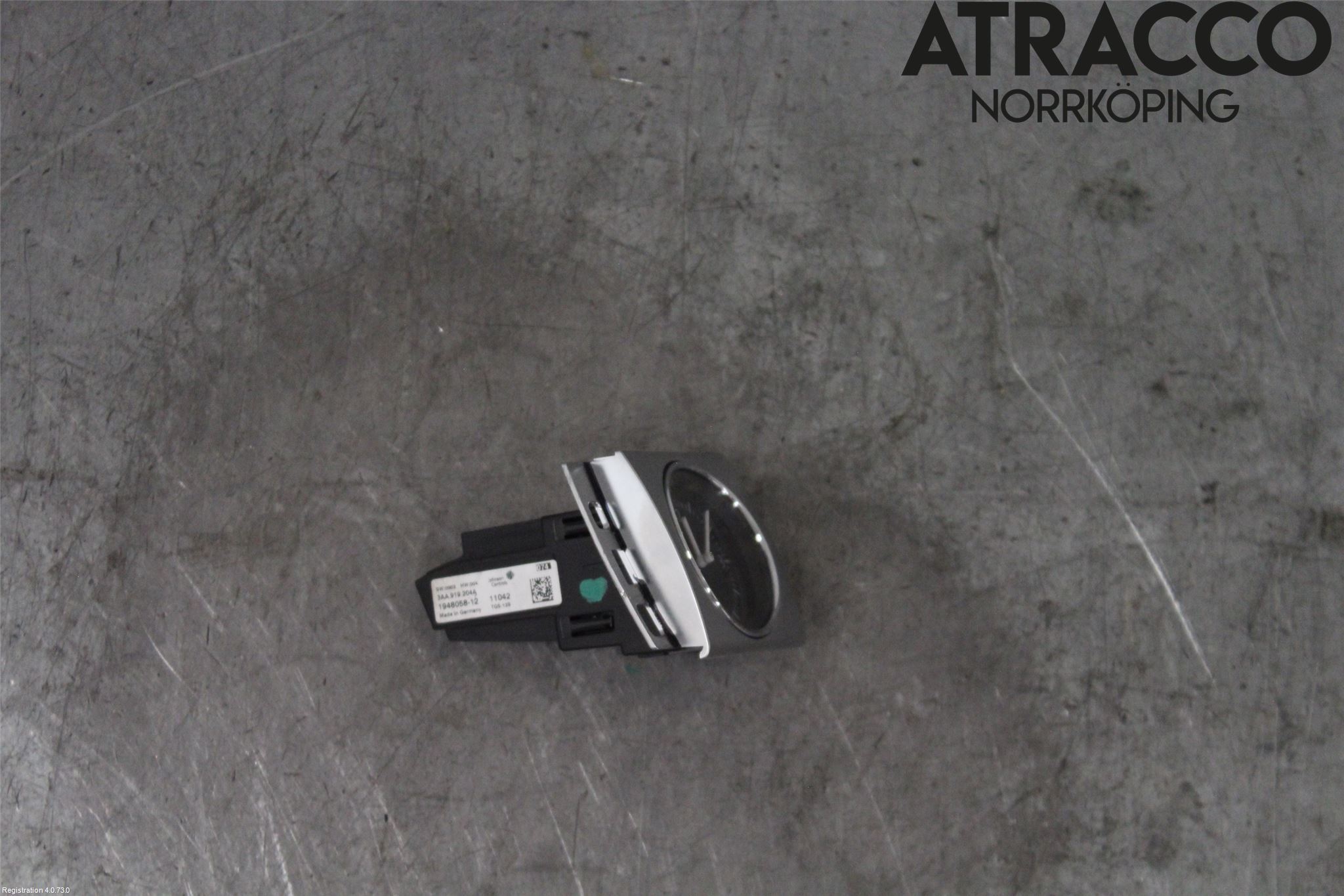 Volkswagen VW PASSAT 11-14 Instrument Klocka