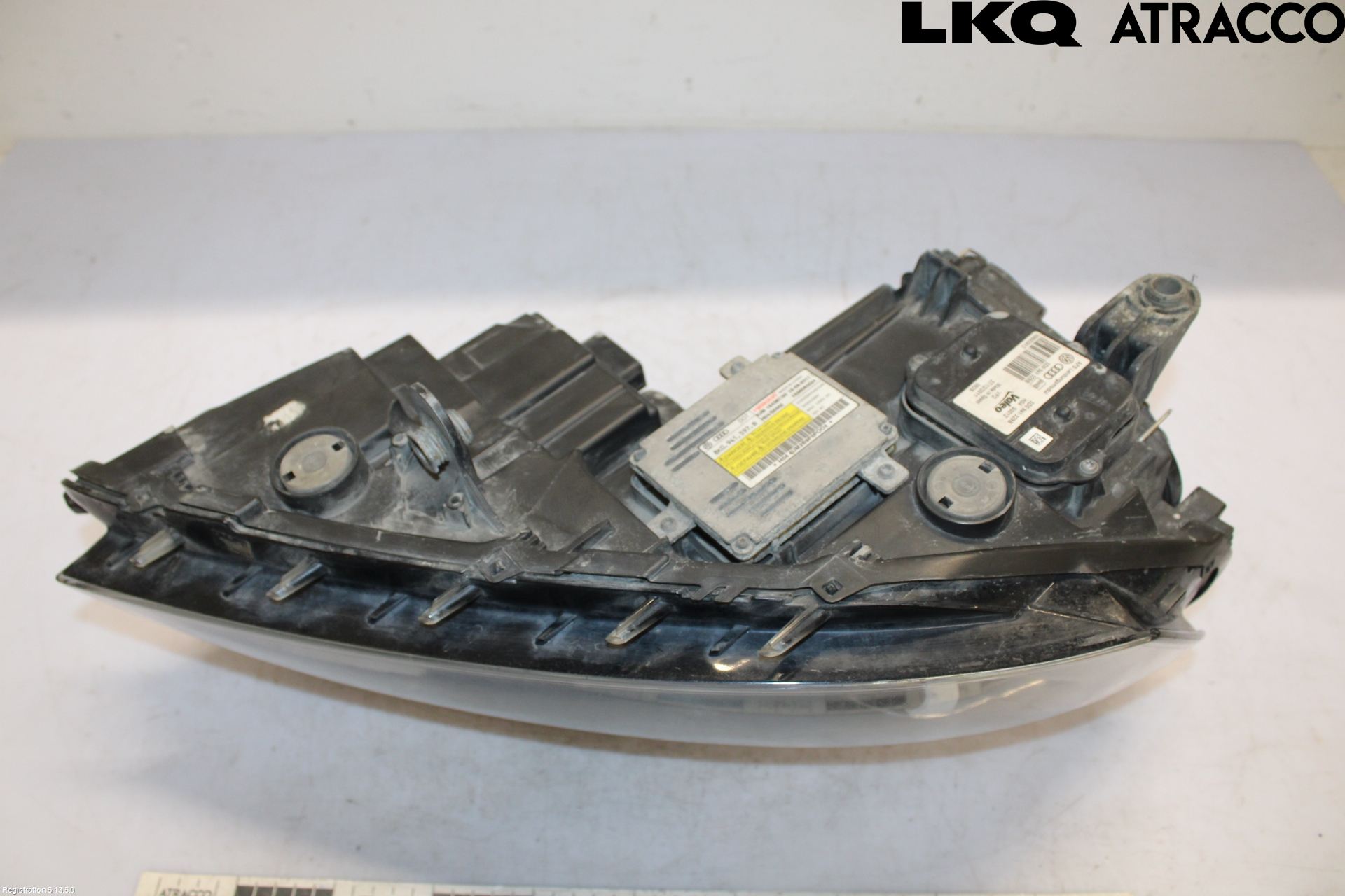 Volkswagen VW PASSAT 11-14 Strålkastare Höger