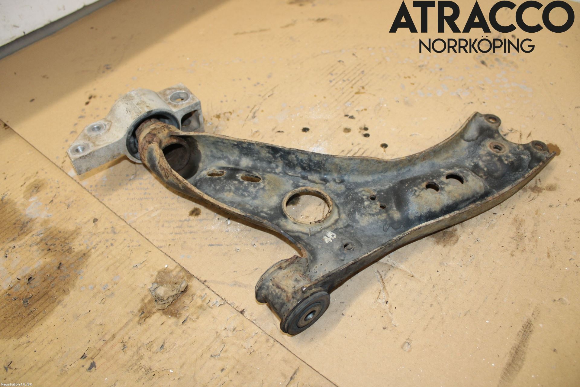 Volkswagen VW GOLF VI 09-13 Bärarm Fram Undre Hö